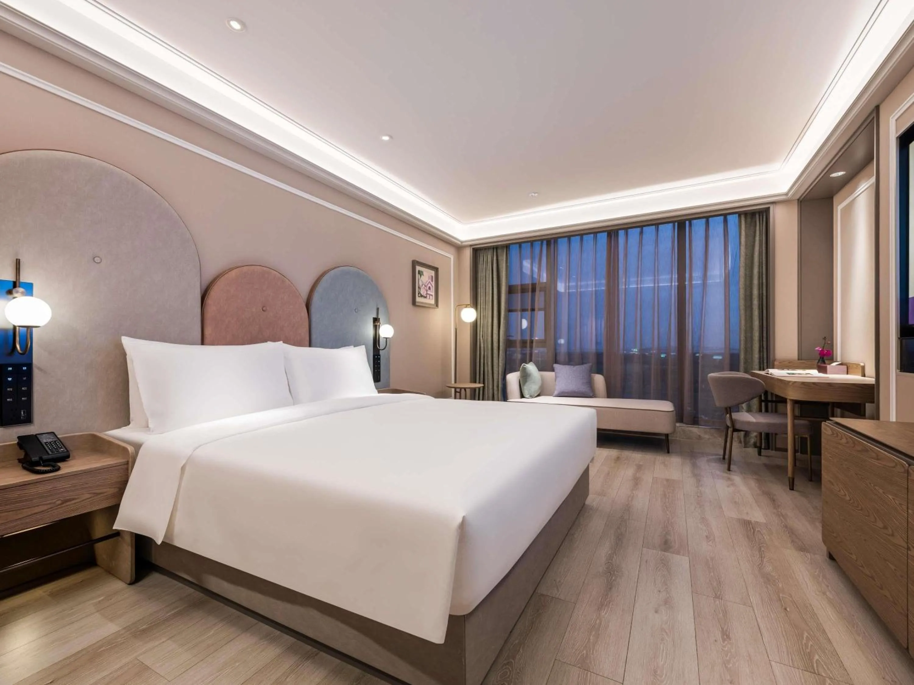 Bedroom, Bed in Mercure Nantong Suxitong Riverside