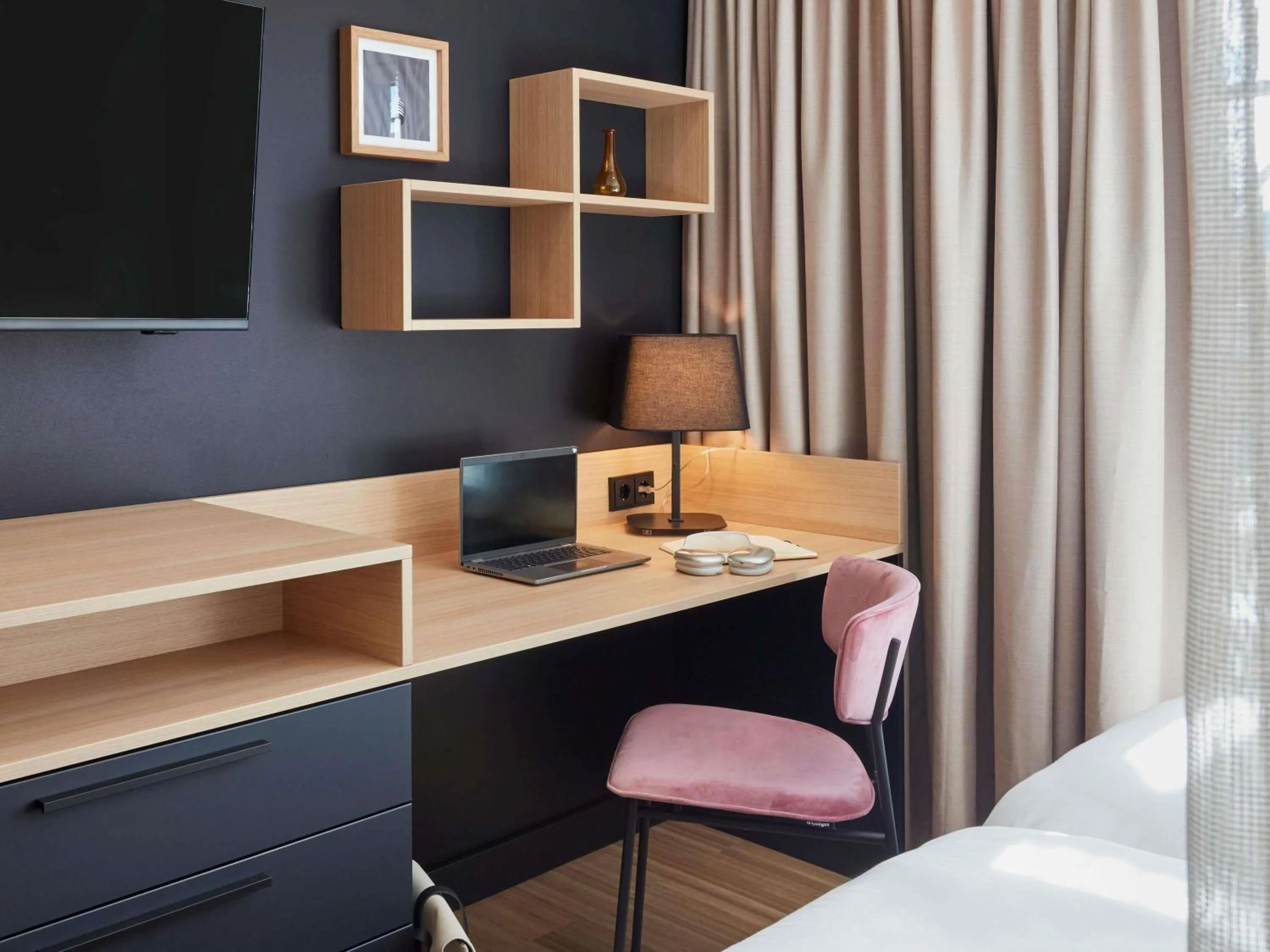 Bedroom, Bed in Aparthotel Adagio Stuttgart NeckarPark