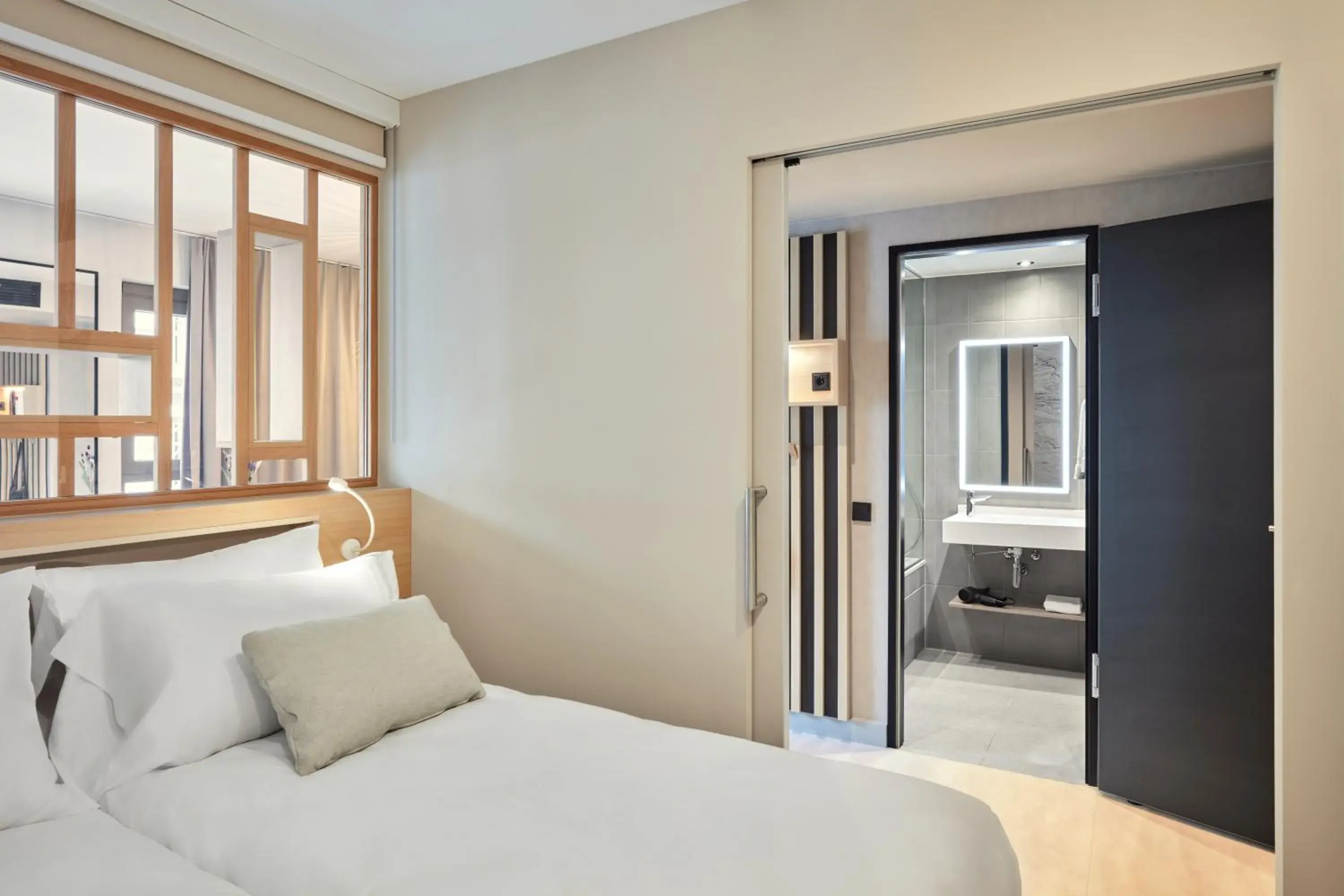 Bedroom, Bed in Aparthotel Adagio Stuttgart NeckarPark Bedroom, Bed in Aparthotel Adagio Stuttgart NeckarPark