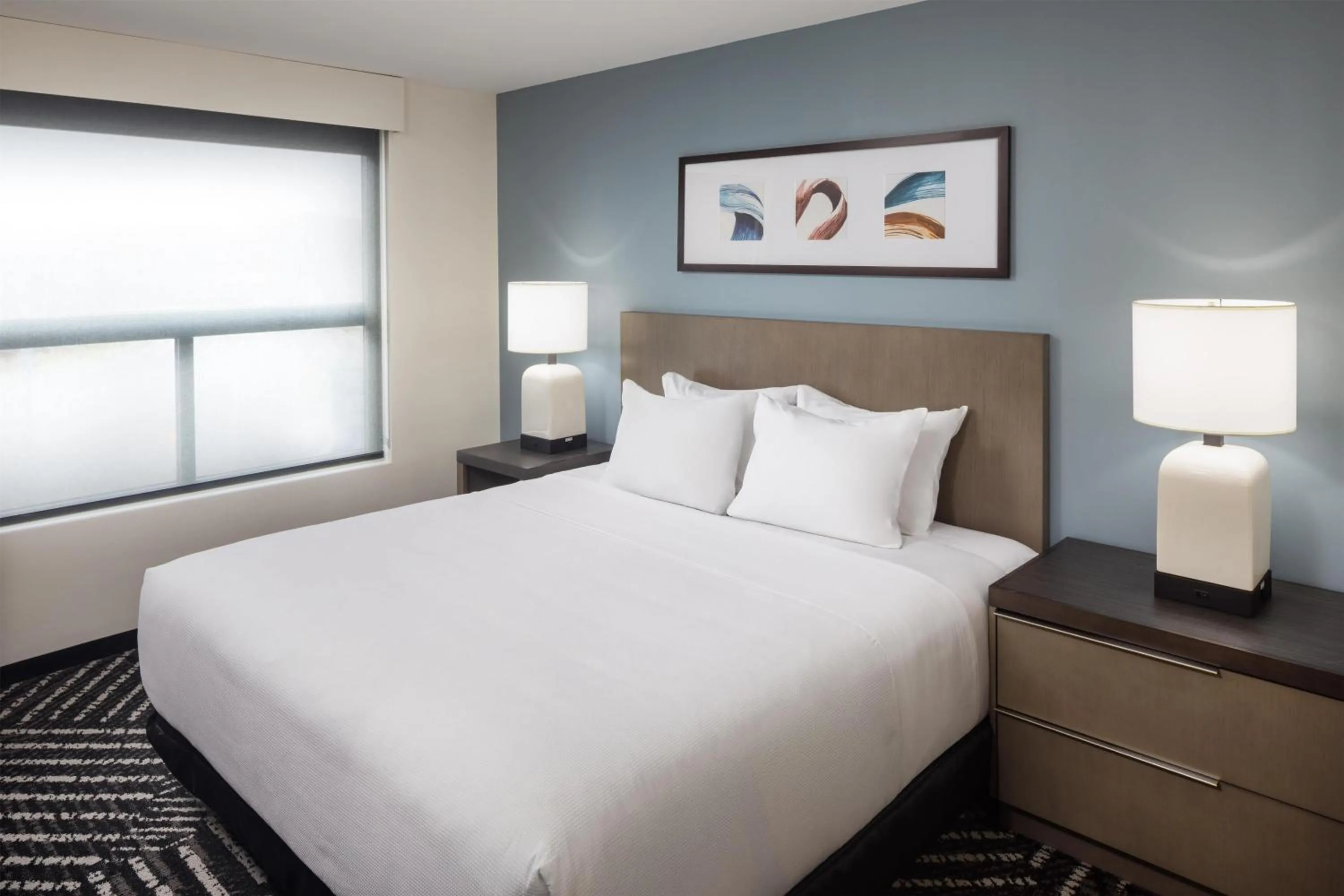 Photo of the whole room, Bed in Hyatt House Royal Oak / Birmingham