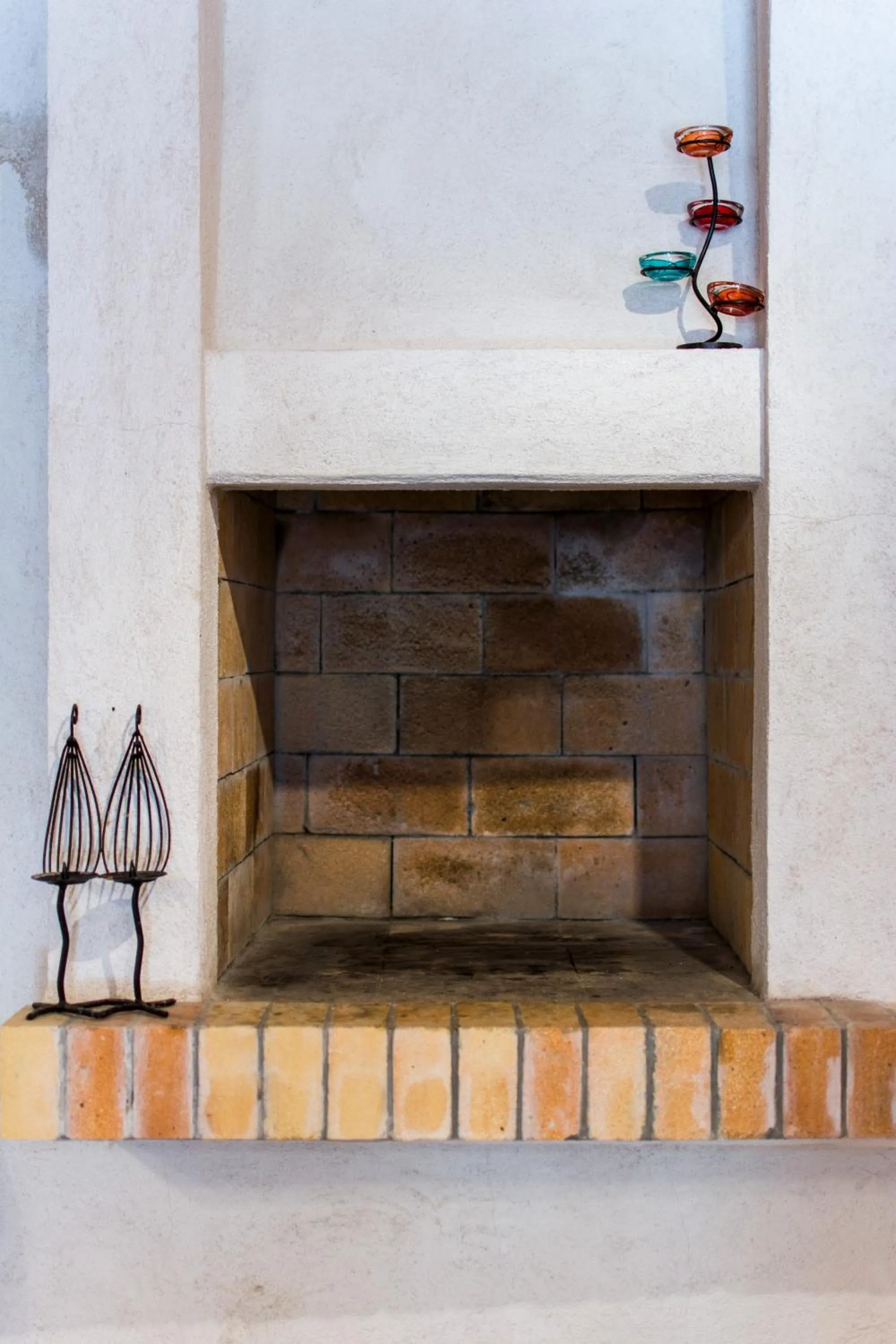 Decorative detail in Foteza Apartments