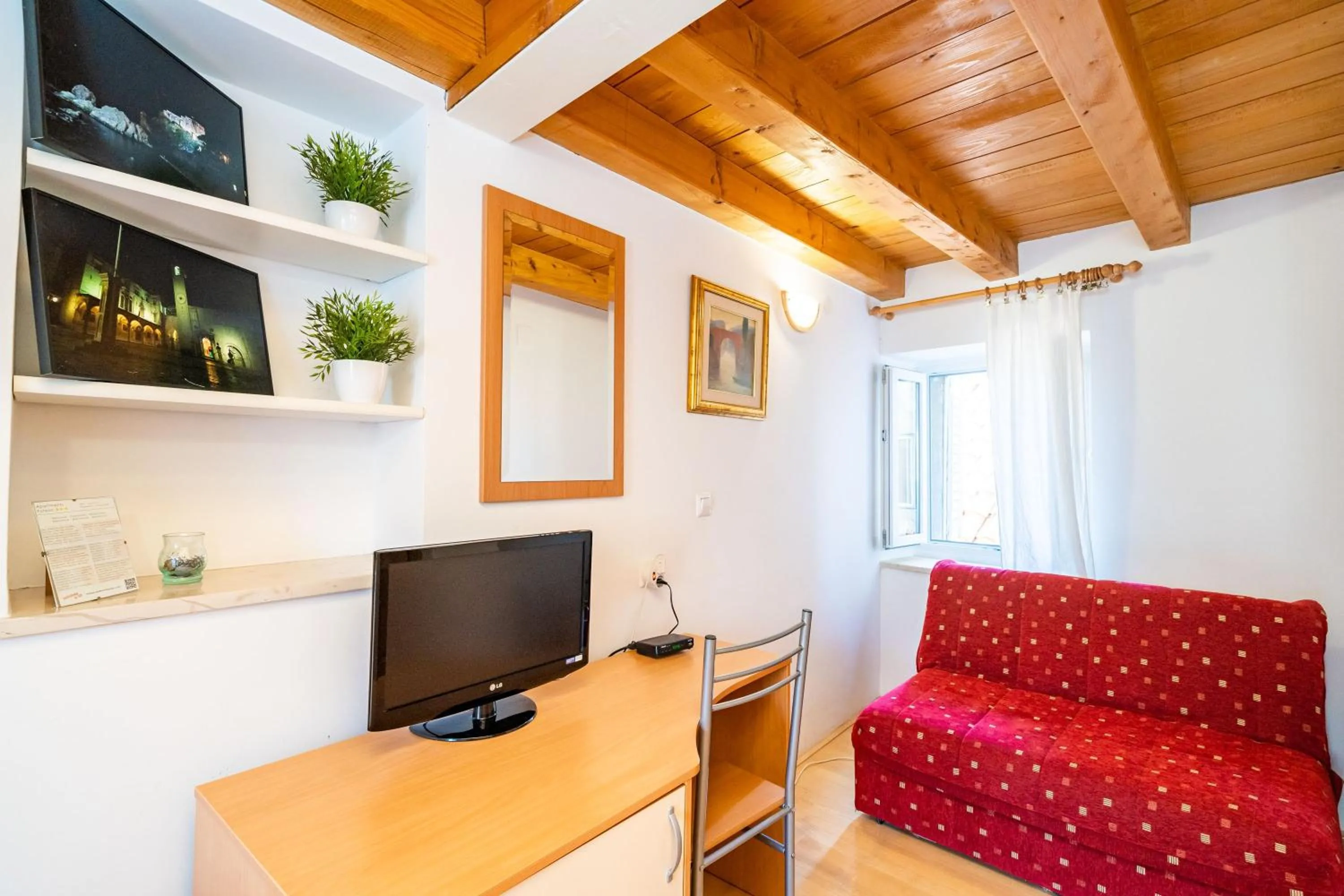 TV and multimedia in Foteza Apartments