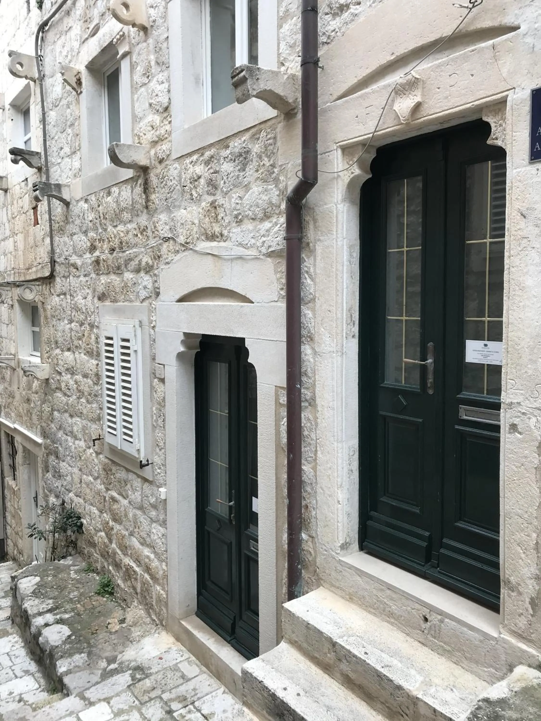 Facade/entrance in Foteza Apartments