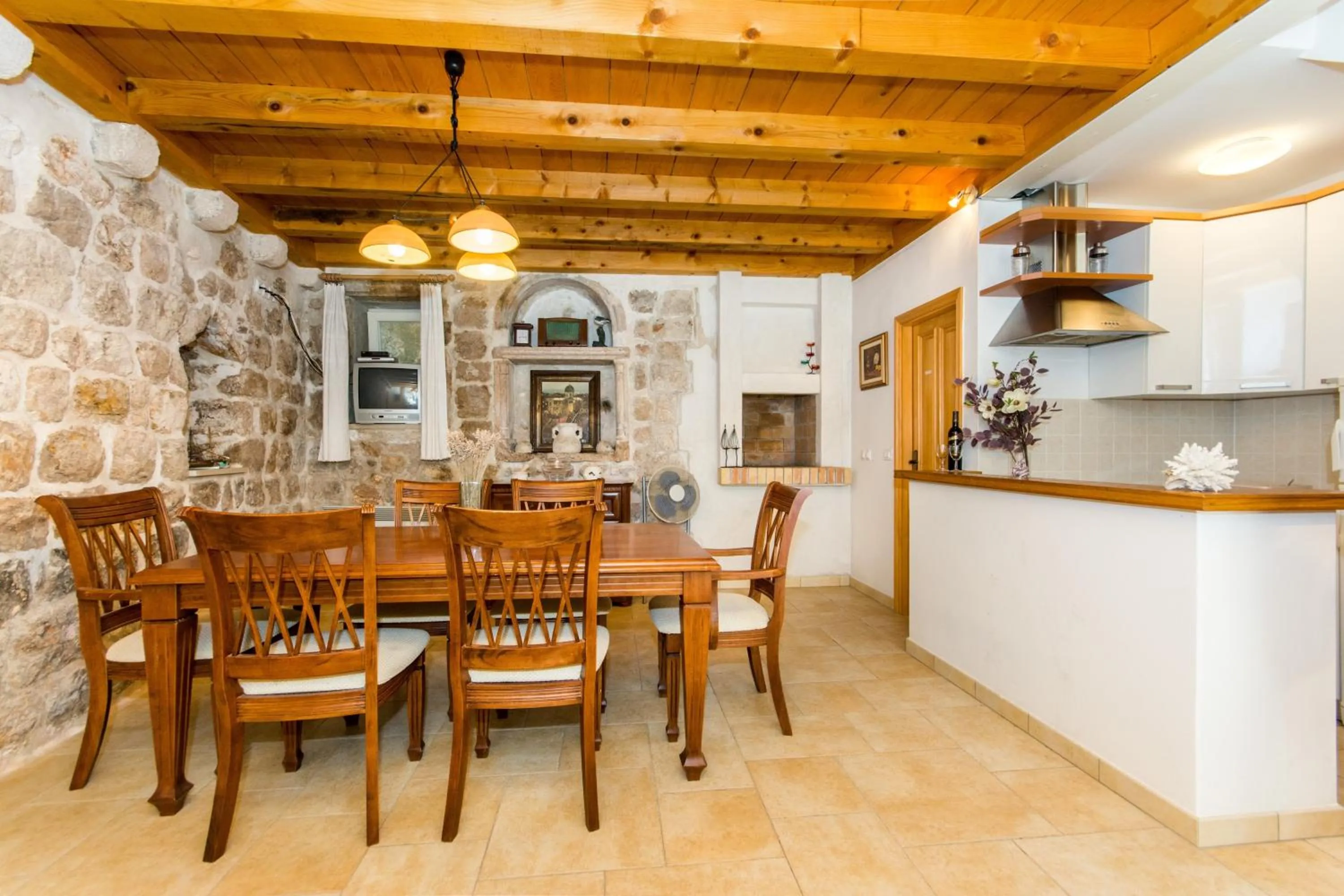 Dining area in Foteza Apartments