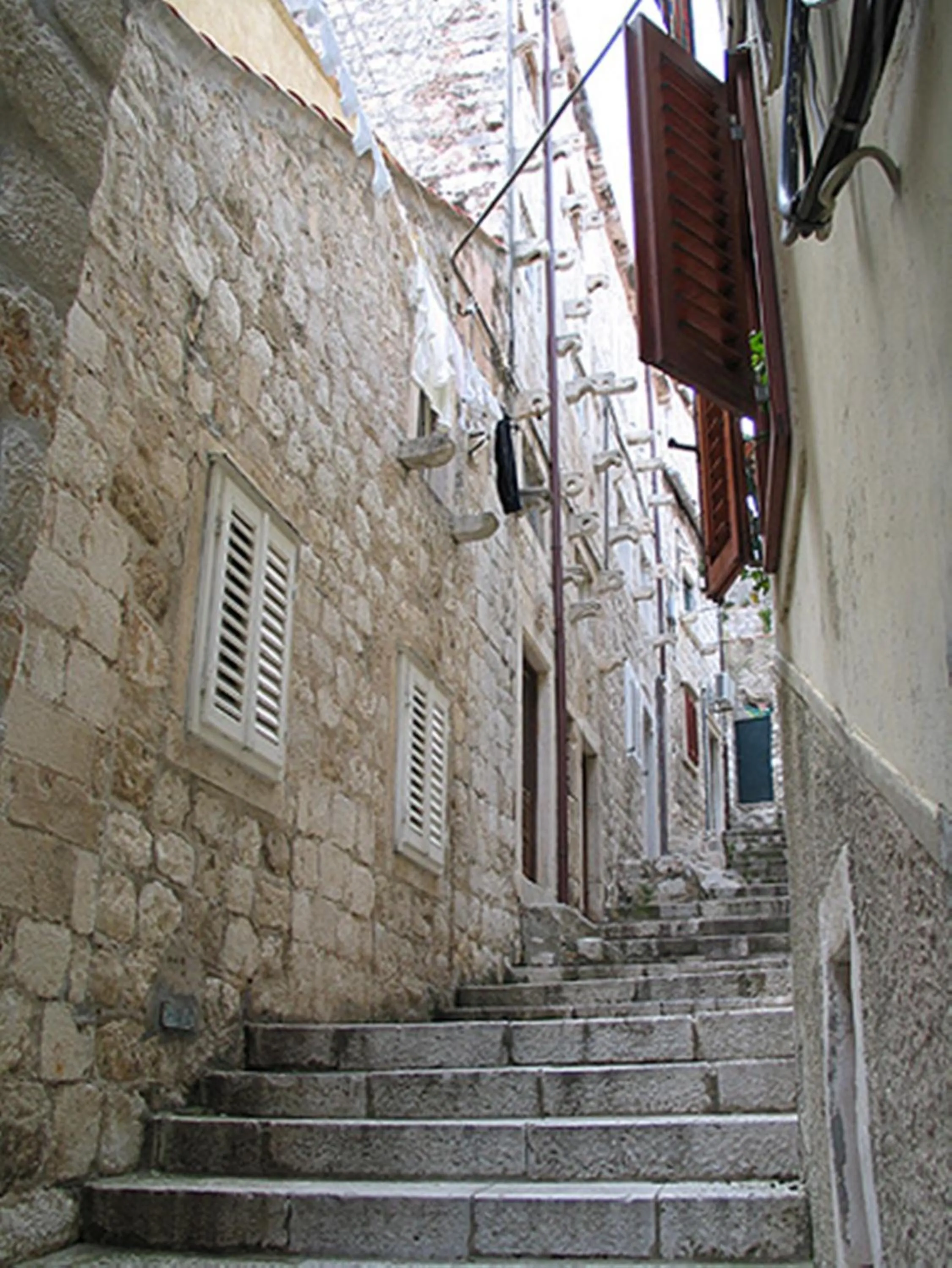 Facade/entrance in Foteza Apartments