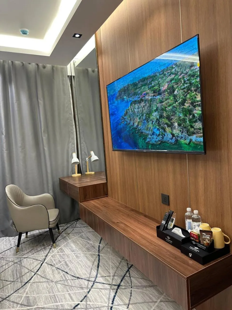 LakeSide Hotel by EDEN Group