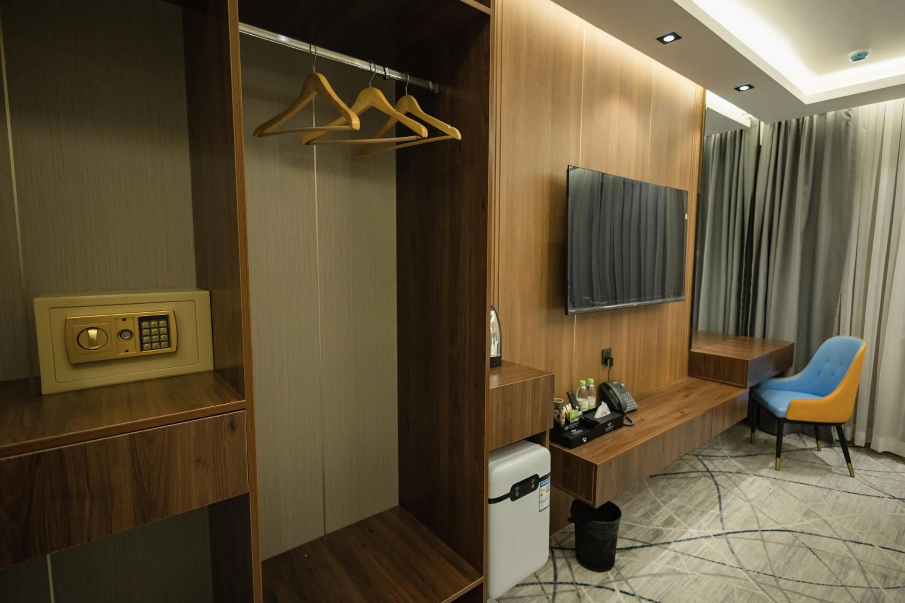 LakeSide Hotel by EDEN Group