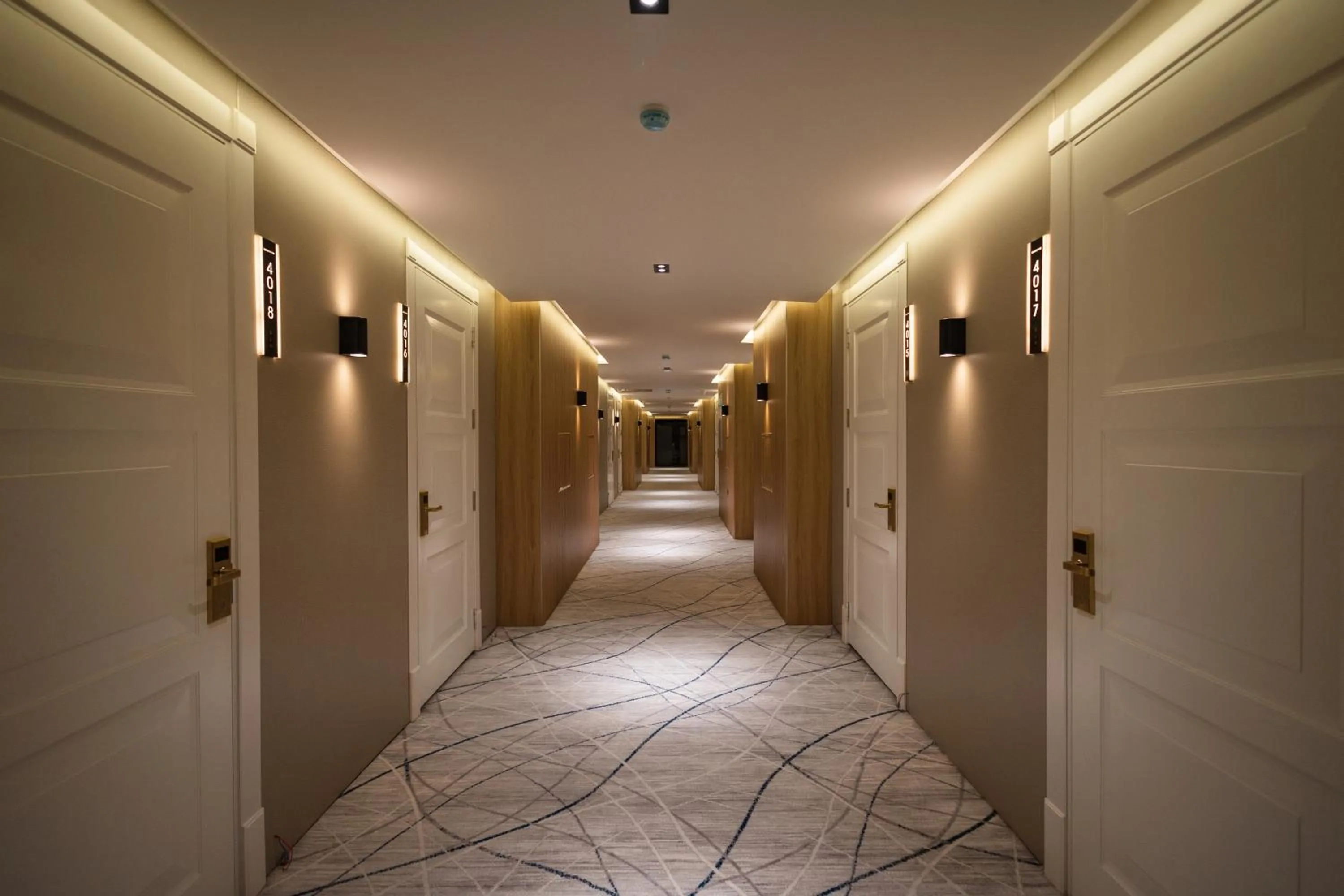 LakeSide Hotel by EDEN Group