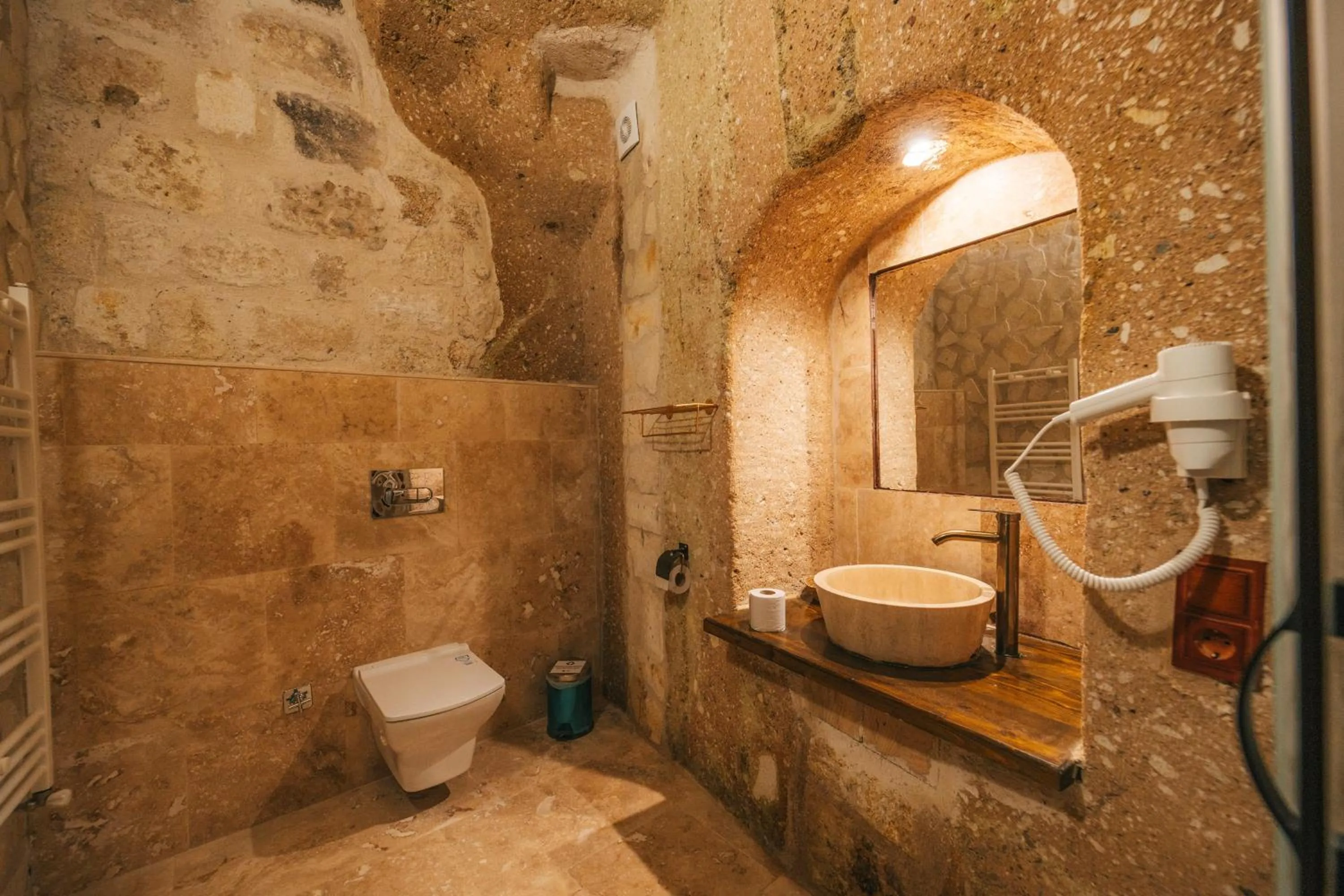 Toilet in Cappatria Cave House
