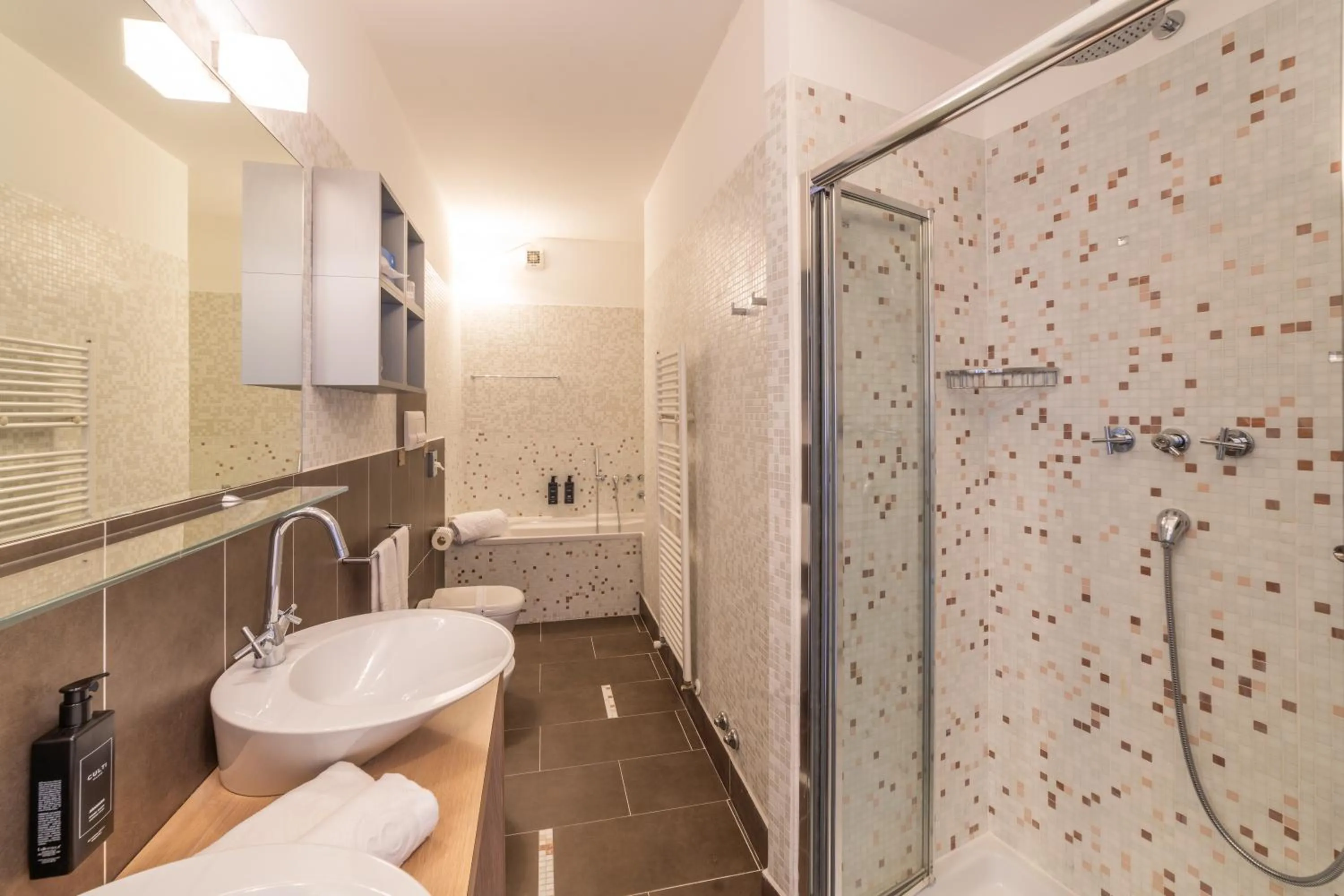 Shower in Hotel Mioni Royal San