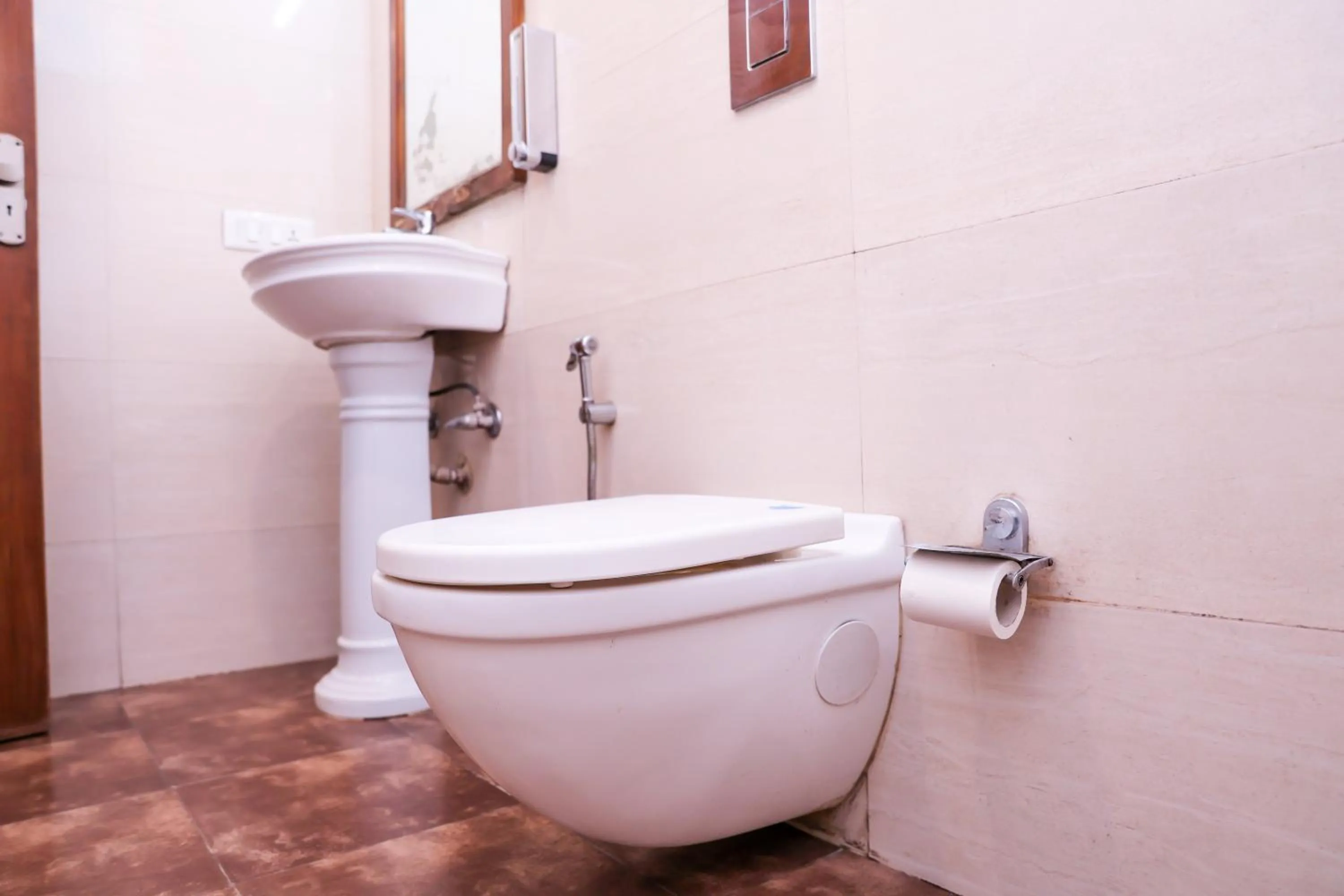 Toilet in Hotel Samrat - On Mall Road