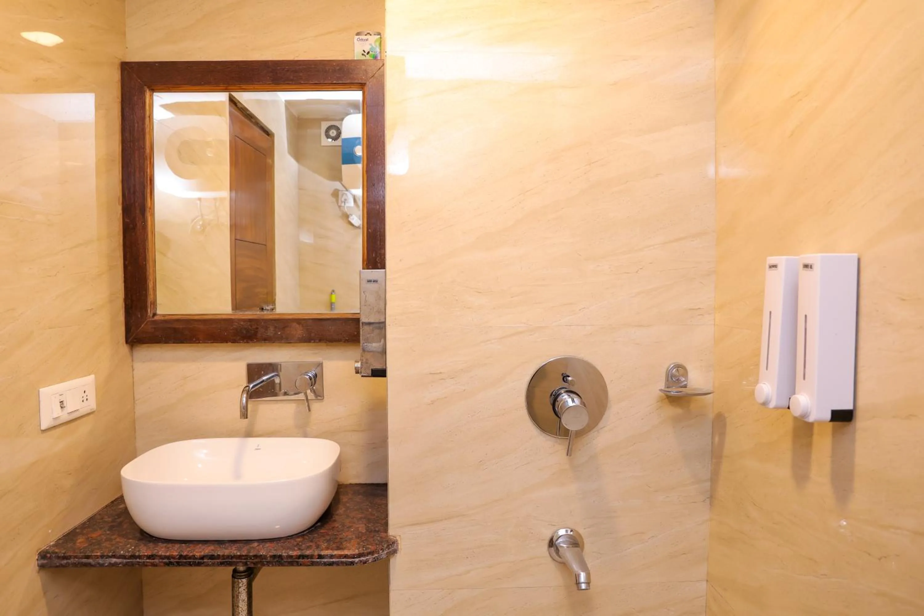 Toilet in Hotel Samrat - On Mall Road