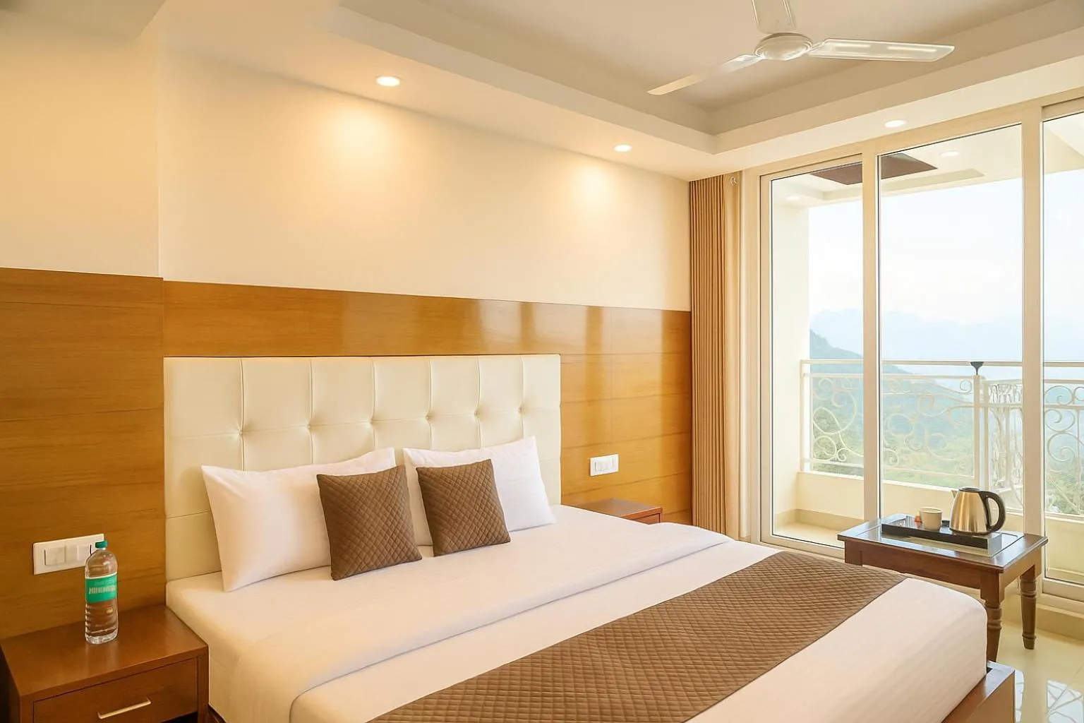 Bed in Hotel Samrat - On Mall Road