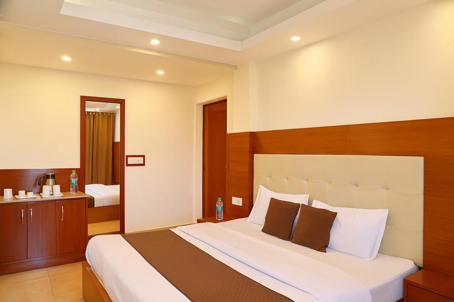 Bed in Hotel Samrat - On Mall Road
