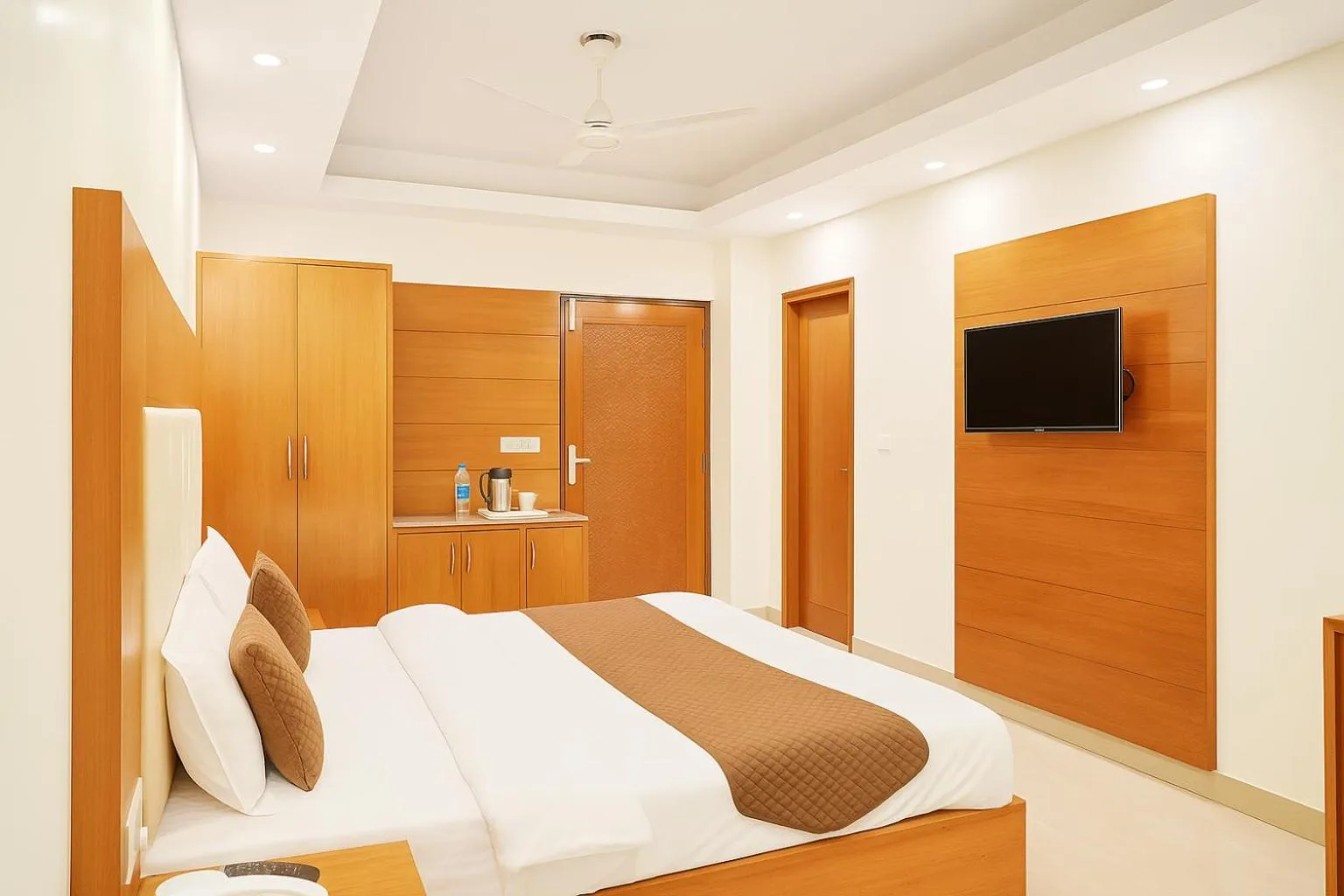 Bed in Hotel Samrat - On Mall Road