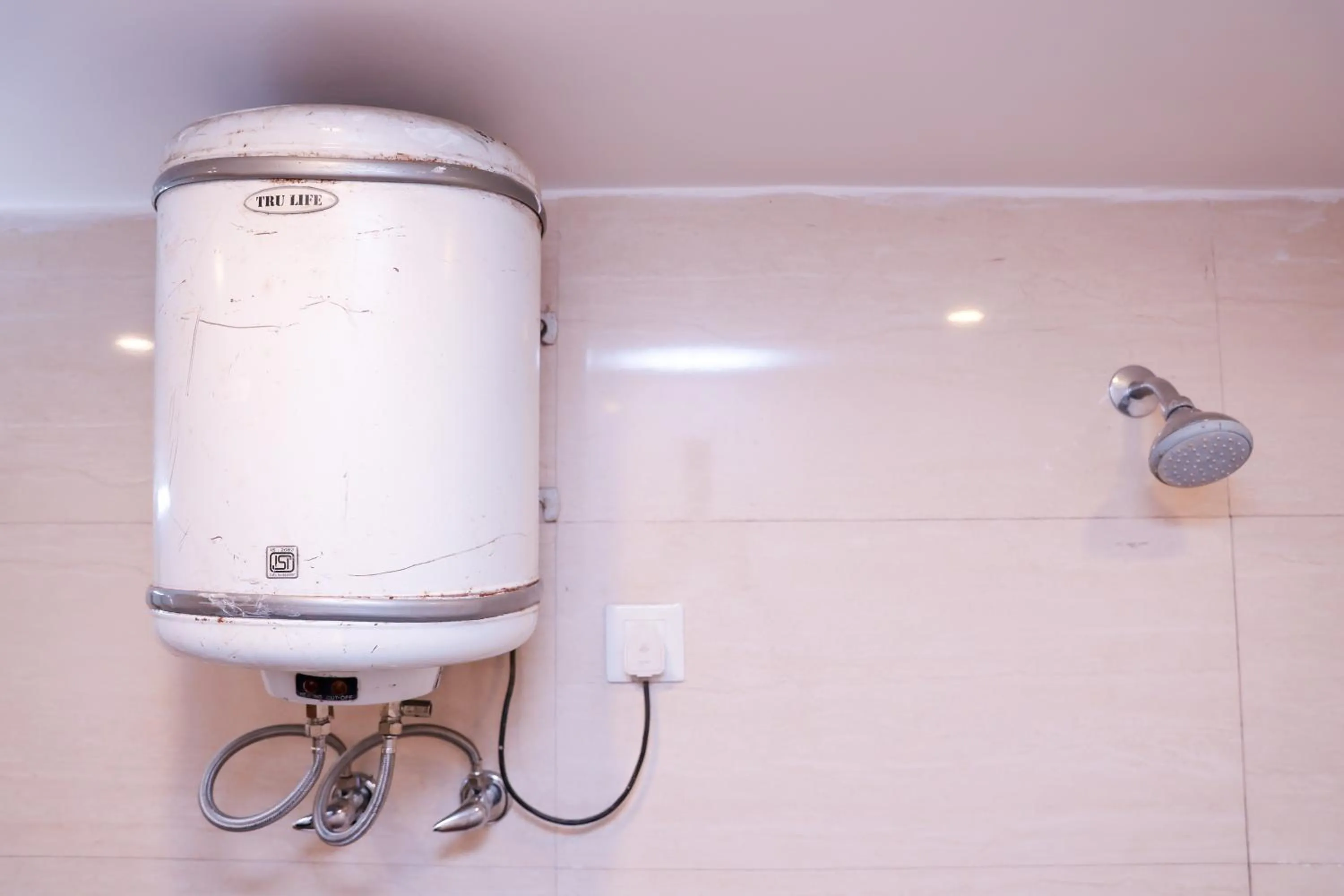 Shower in Hotel Samrat - On Mall Road