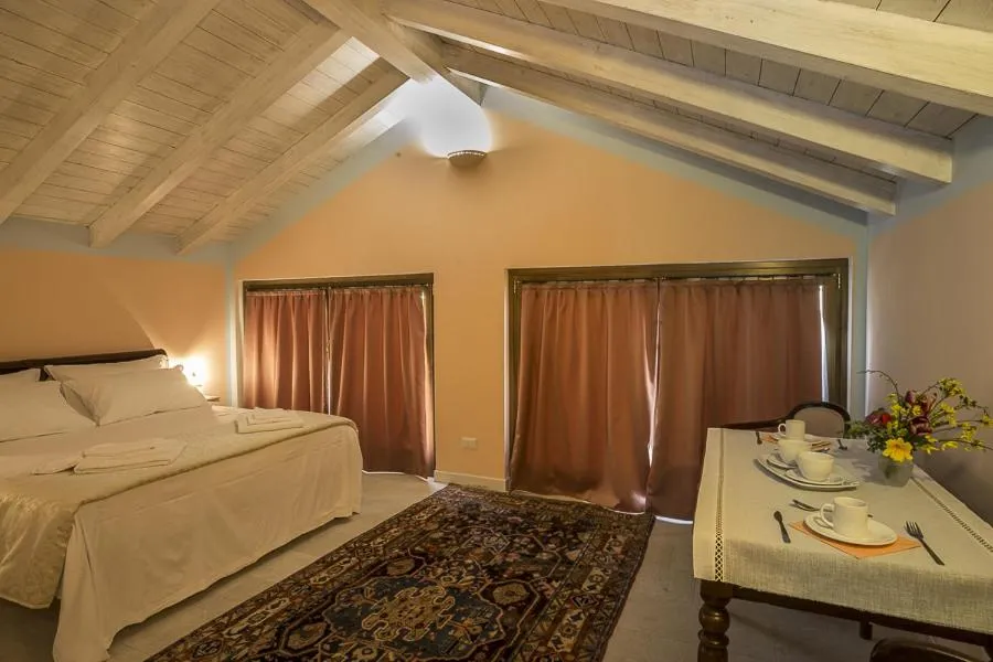 Double Room with Private Bathroom in B&B Lambroriver