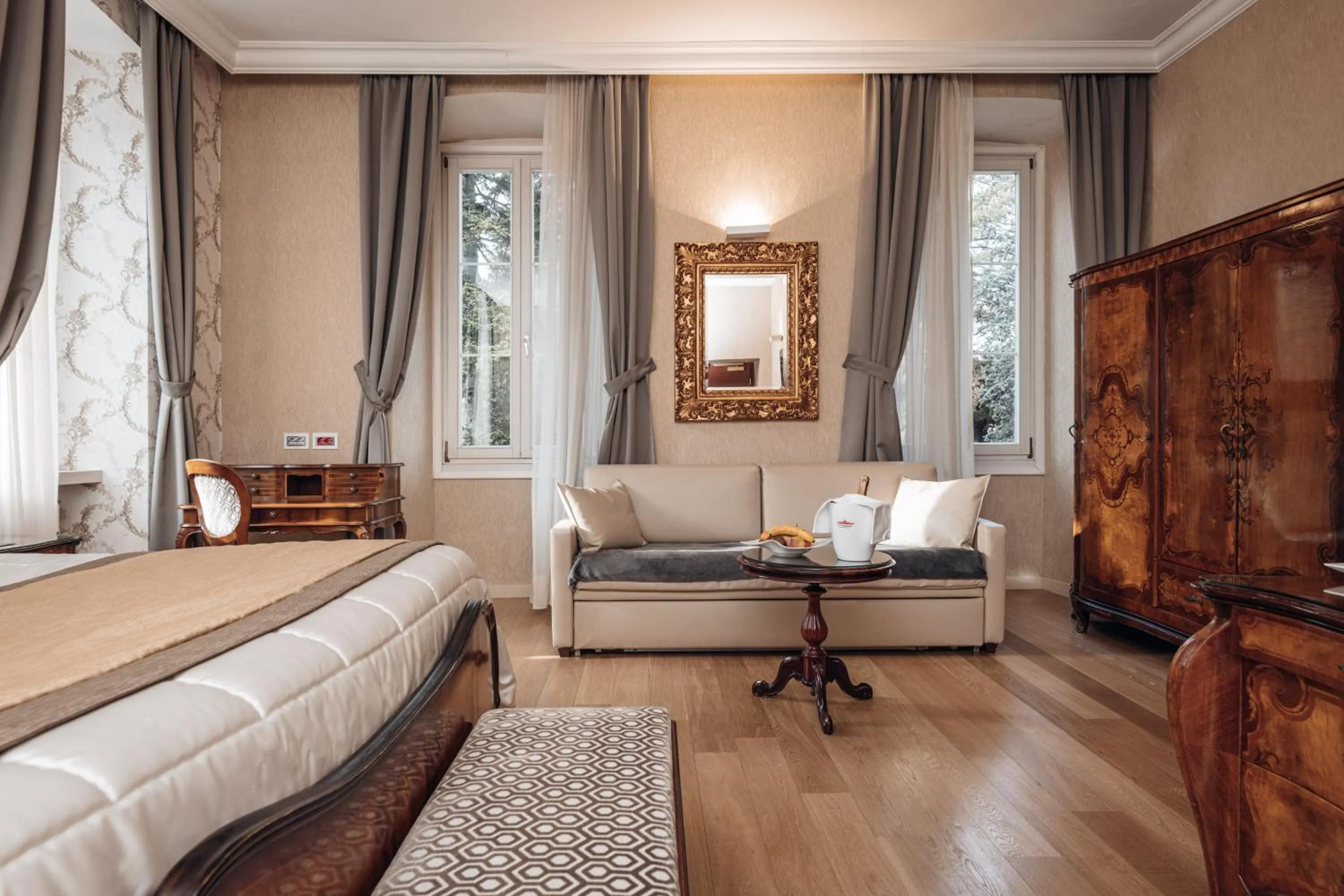 Seating area, Bed in Hotel Villa Madruzzo