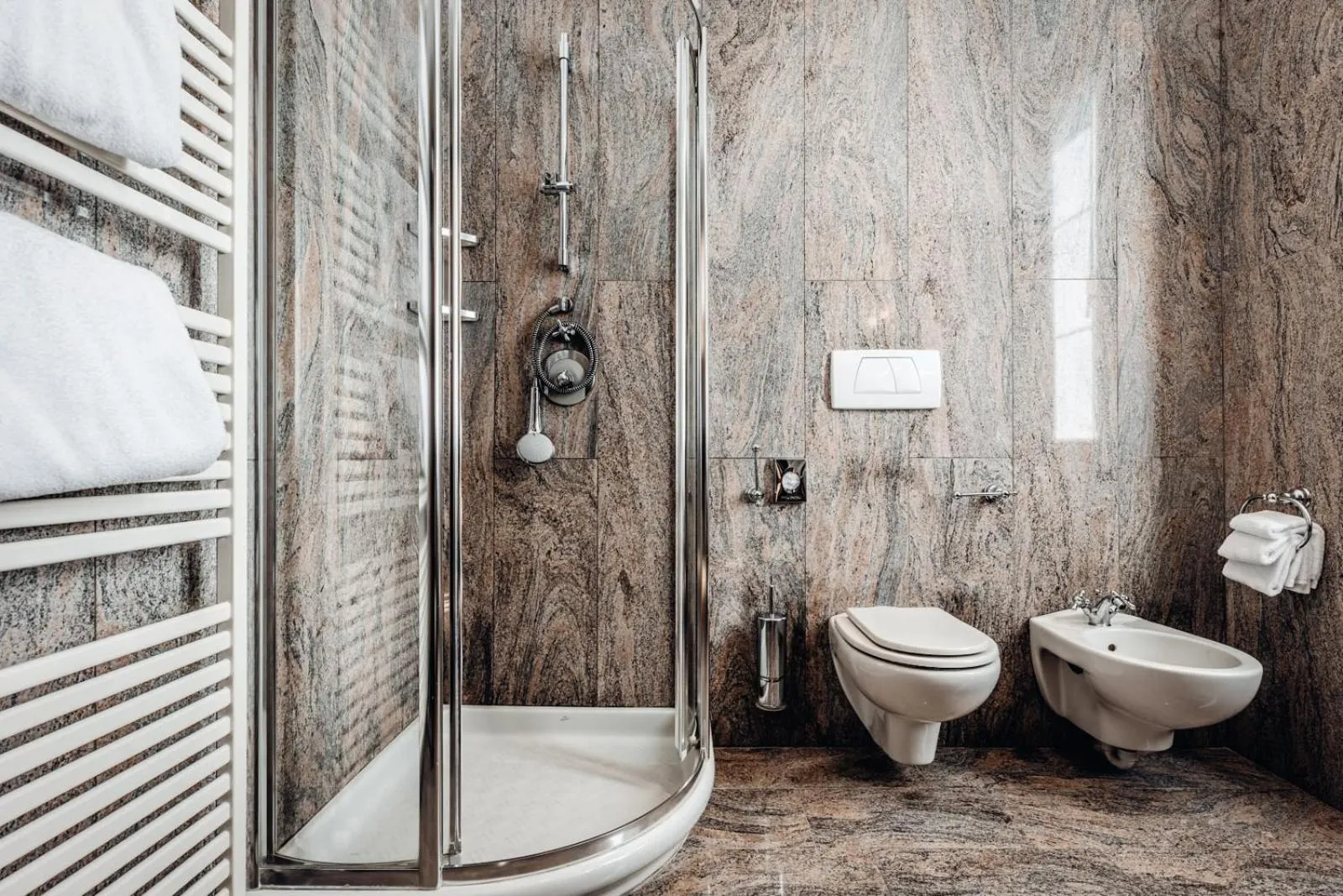 Bathroom in Hotel Villa Madruzzo