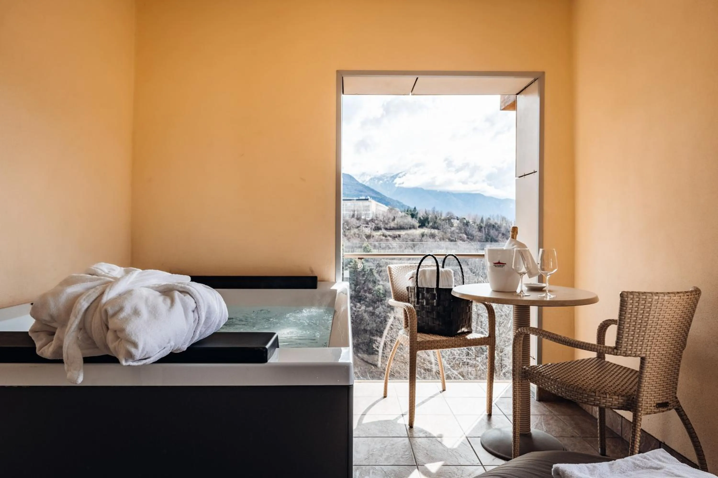 Hot Tub in Hotel Villa Madruzzo