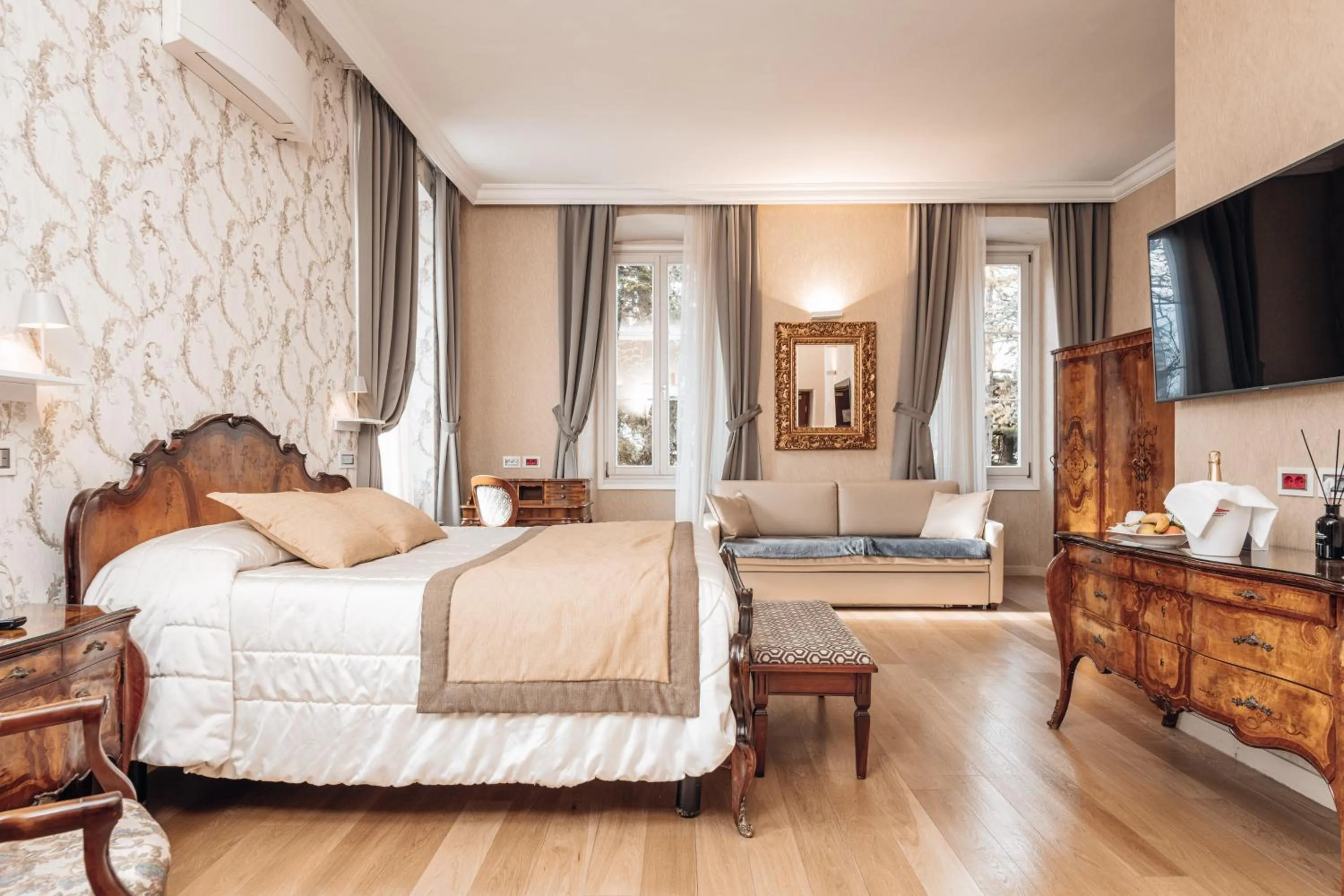 Bedroom, Bed in Hotel Villa Madruzzo