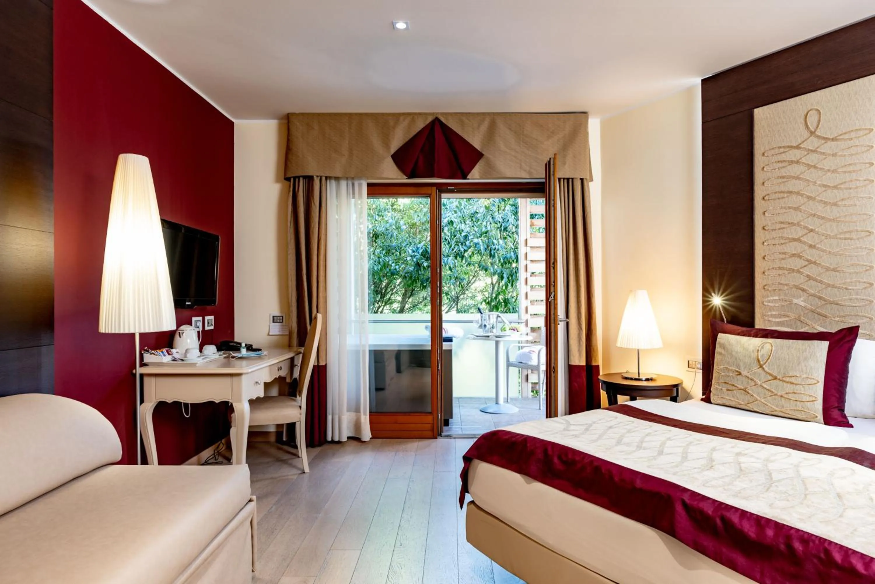 Bedroom, Bed in Hotel Villa Madruzzo