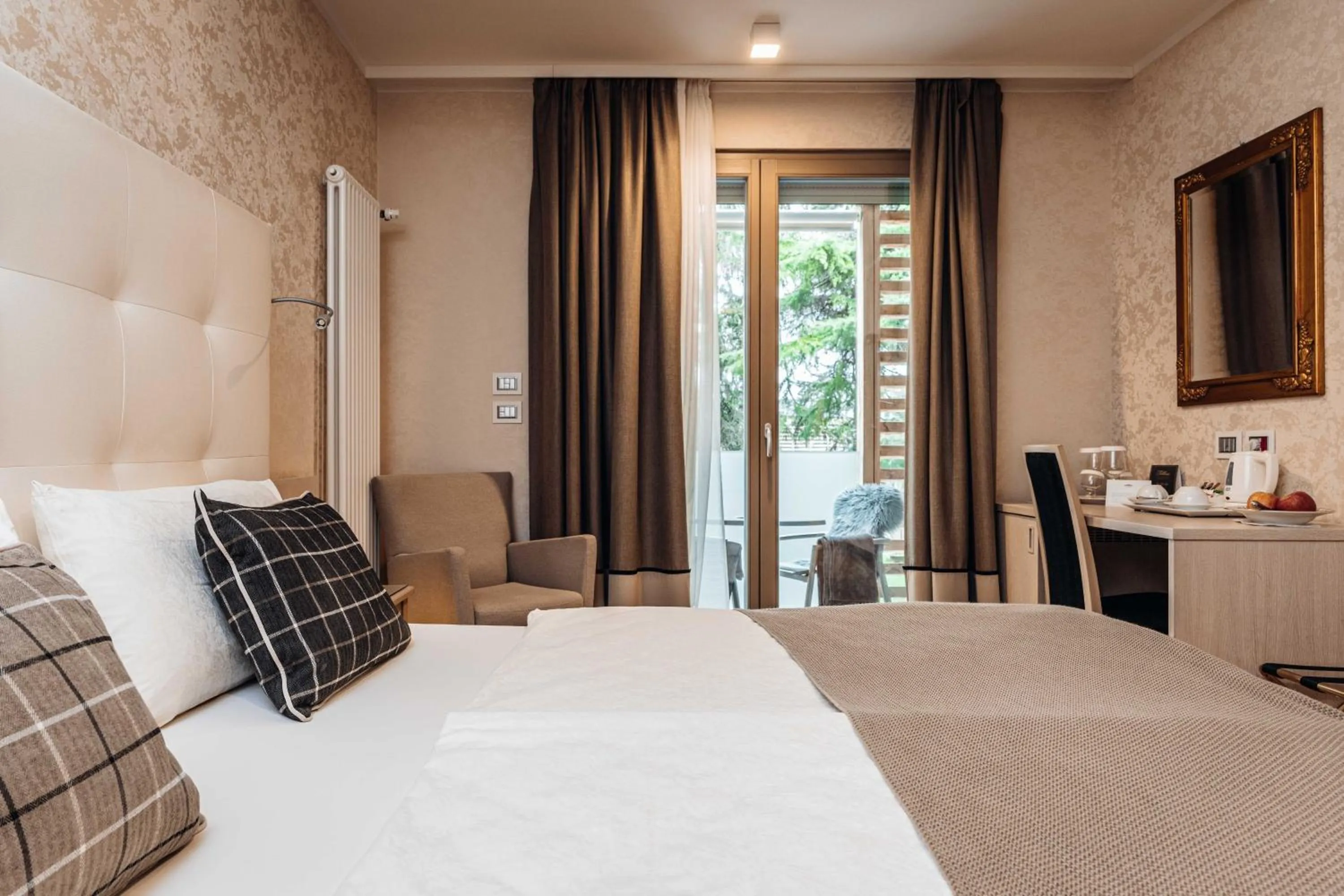 Bedroom, Bed in Hotel Villa Madruzzo