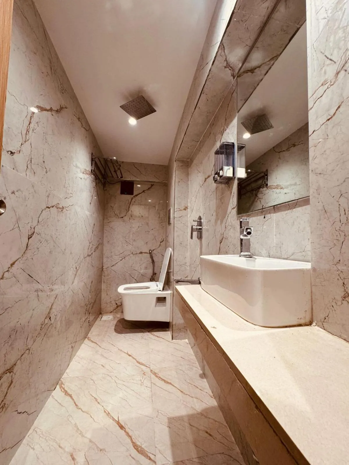 Shower in Hotel Cliff Garden