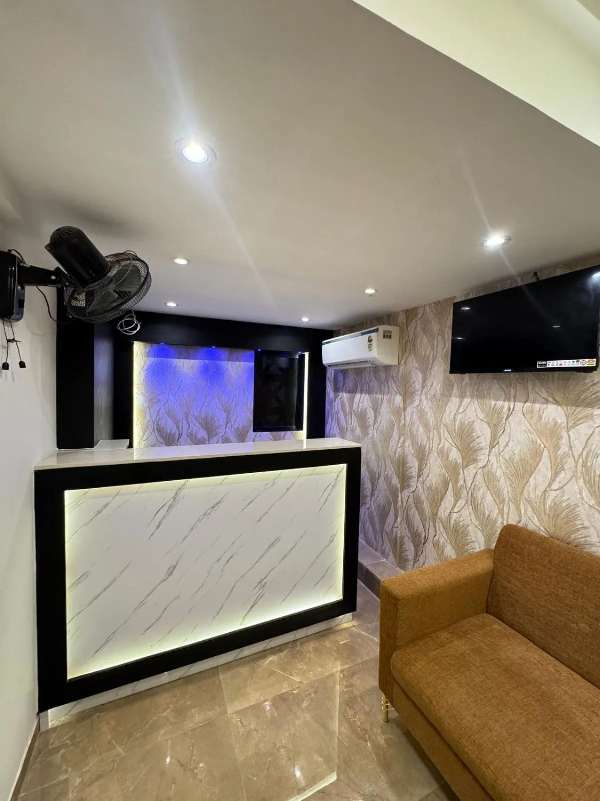 TV and multimedia in Hotel Cliff Garden