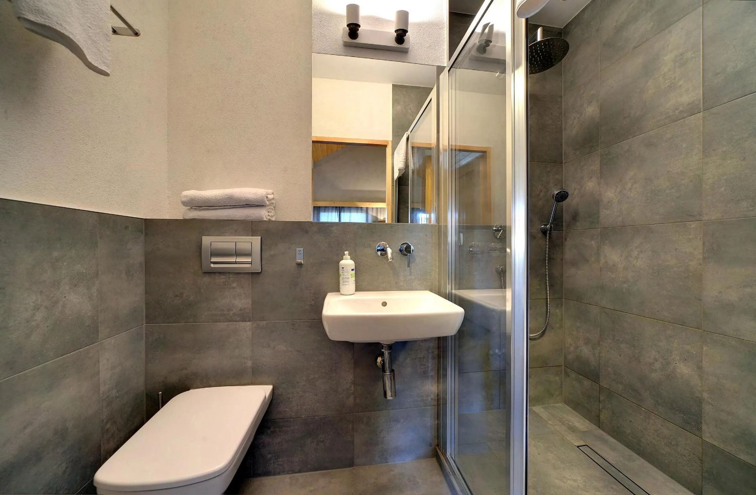 Superior Quadruple Room With Balcony in Dom Górski