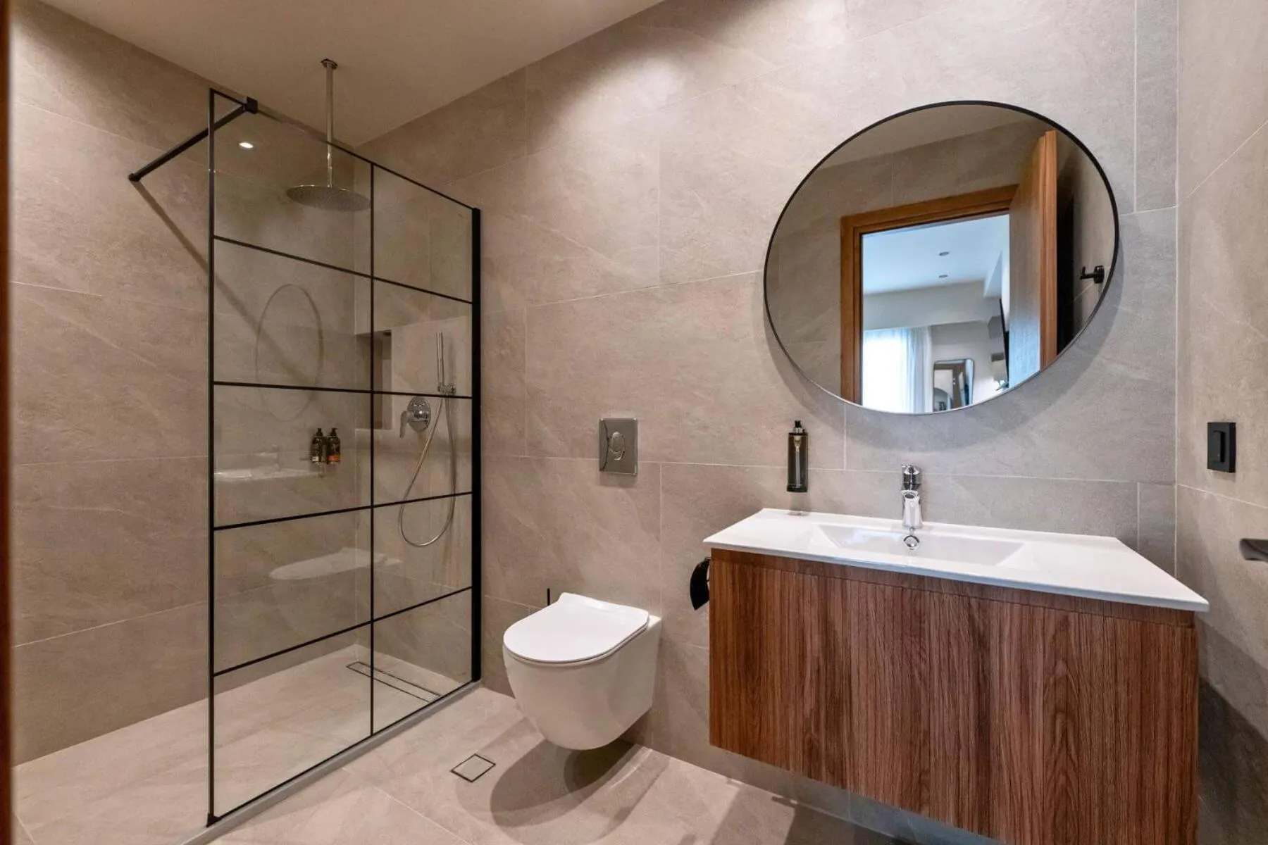 Shower in Achinos - Kalamata Mediterranean Suites