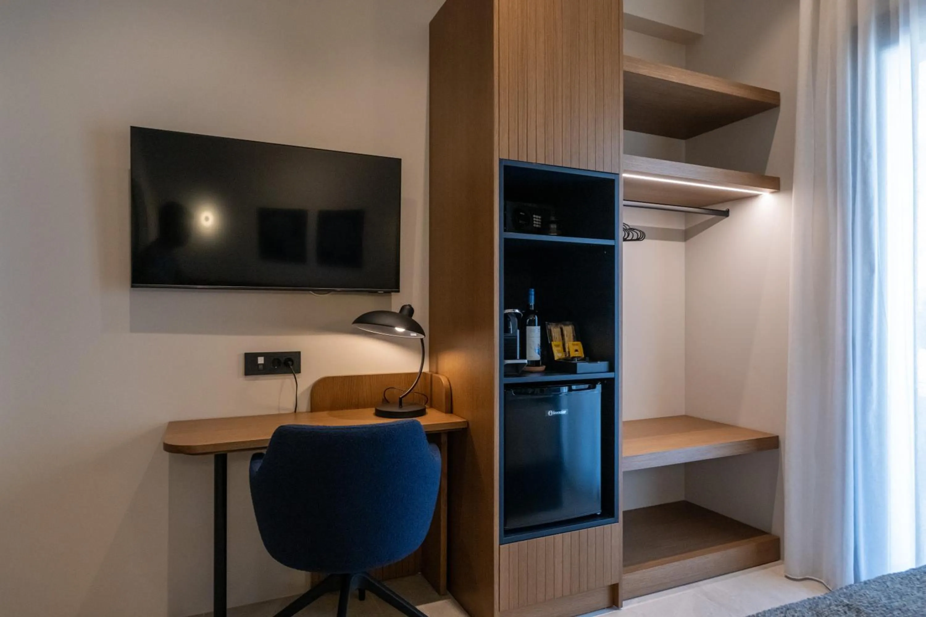 TV and multimedia in Achinos - Kalamata Mediterranean Suites