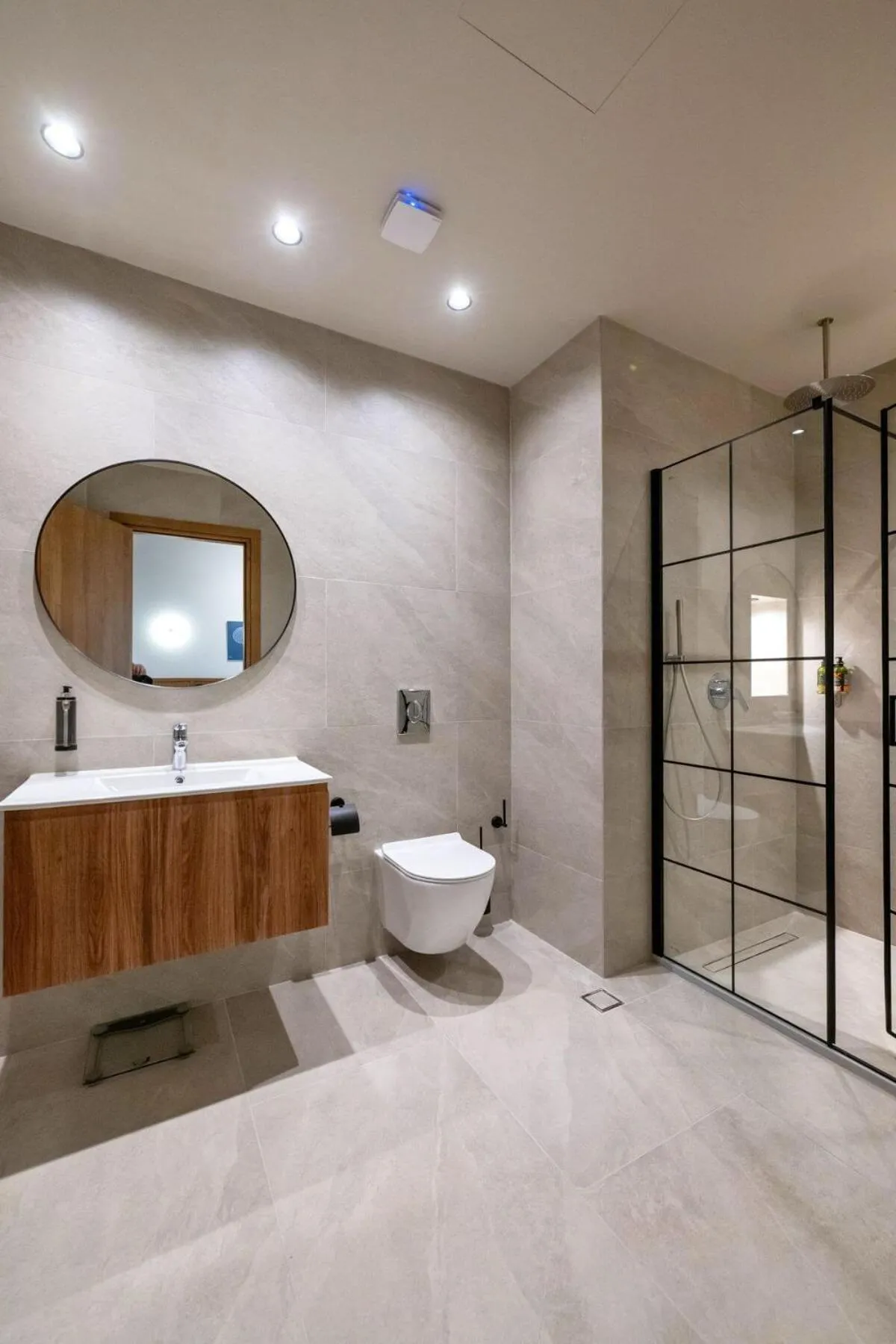 Shower in Achinos - Kalamata Mediterranean Suites