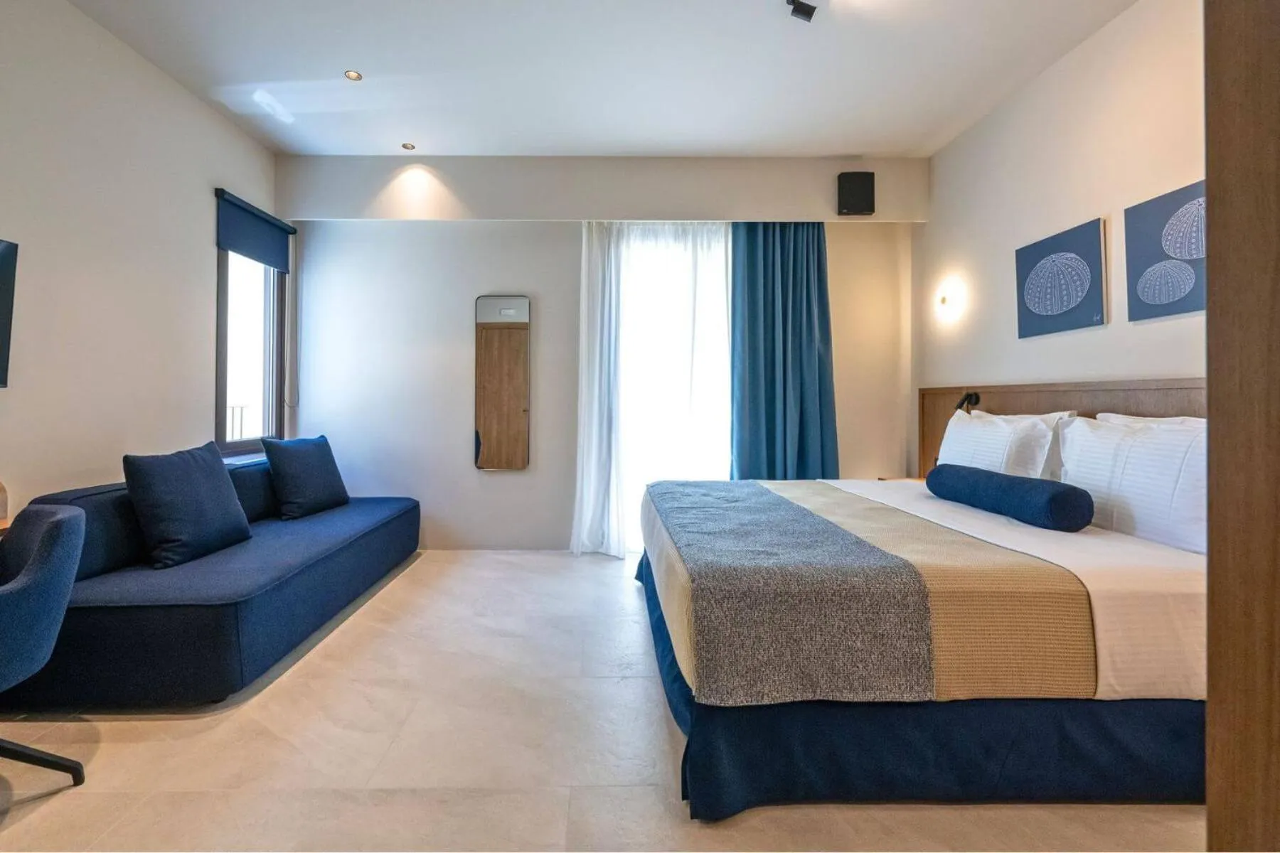 Property building, Bed in Achinos - Kalamata Mediterranean Suites