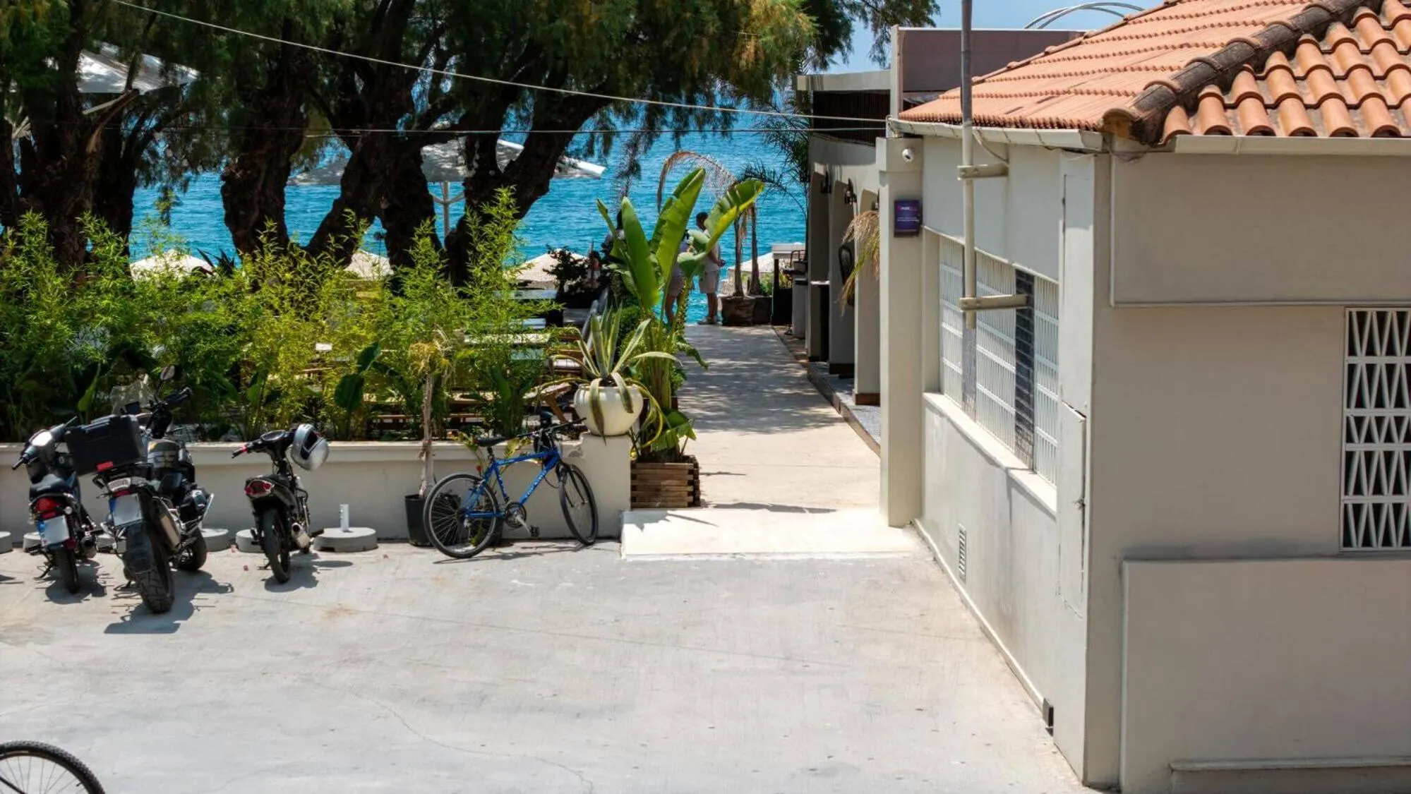 Restaurant/places to eat in Achinos - Kalamata Mediterranean Suites