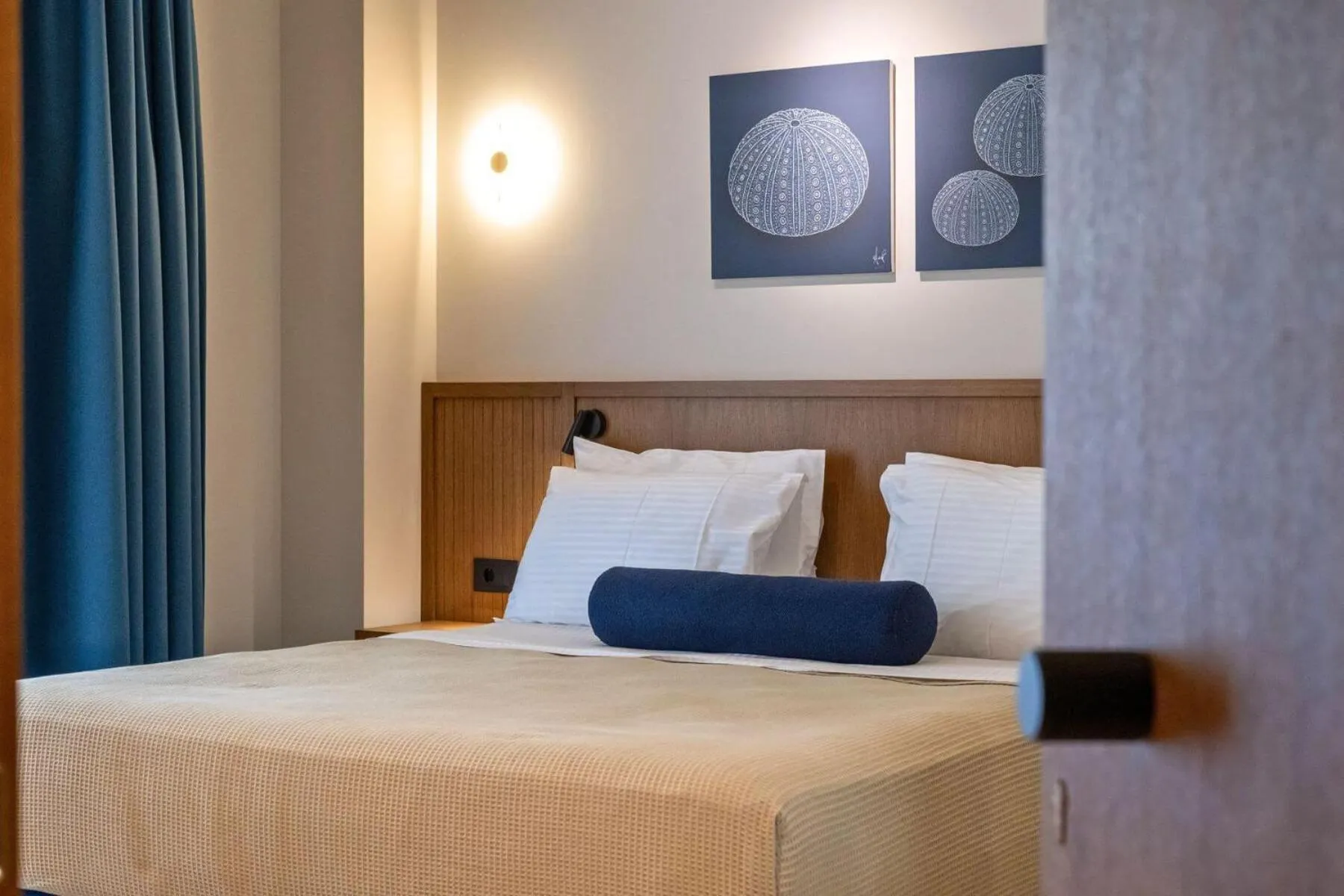 Property building, Bed in Achinos - Kalamata Mediterranean Suites