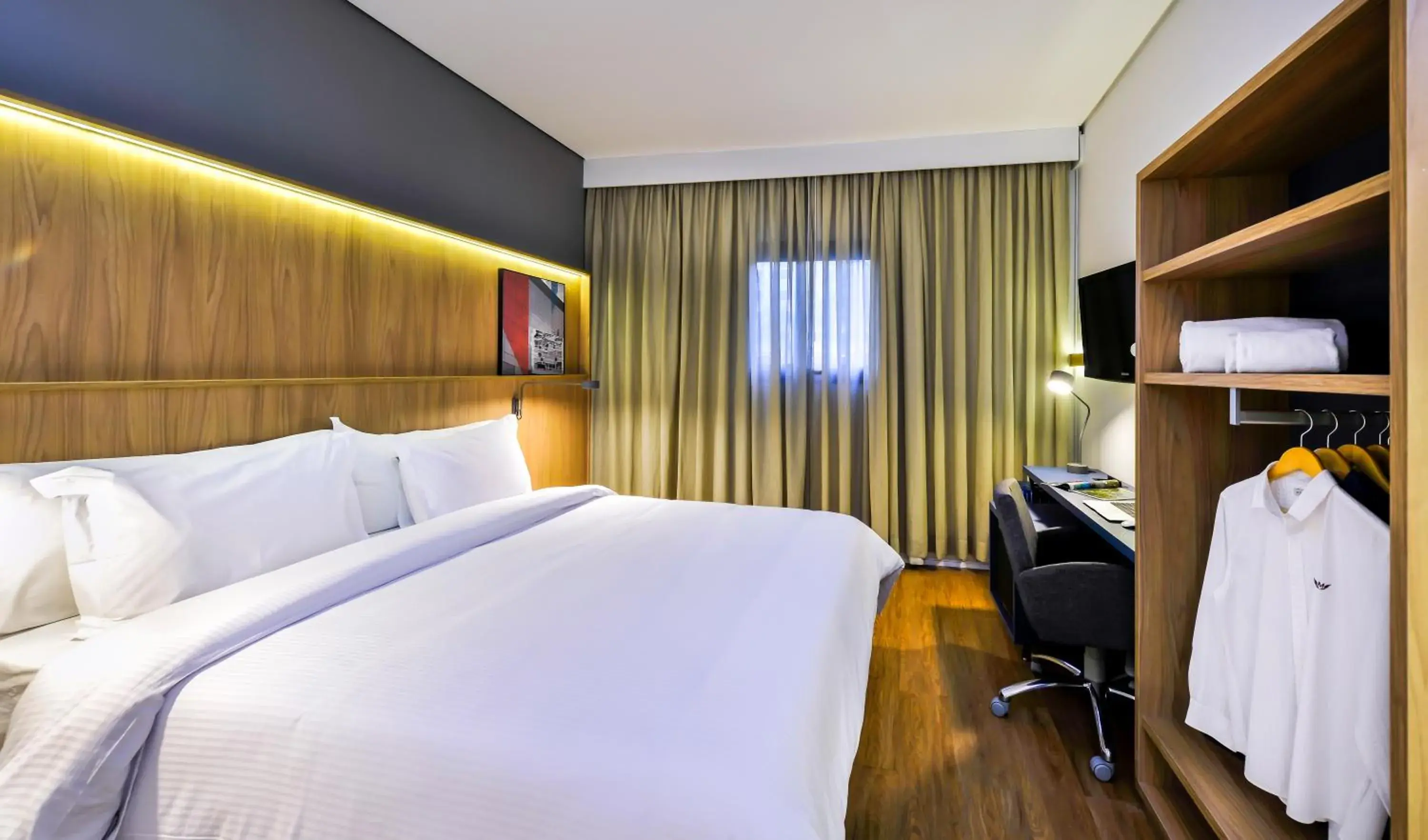 Bedroom, Bed in Hampton by Hilton Guarulhos Airport Bedroom, Bed in Hampton by Hilton Guarulhos Airport