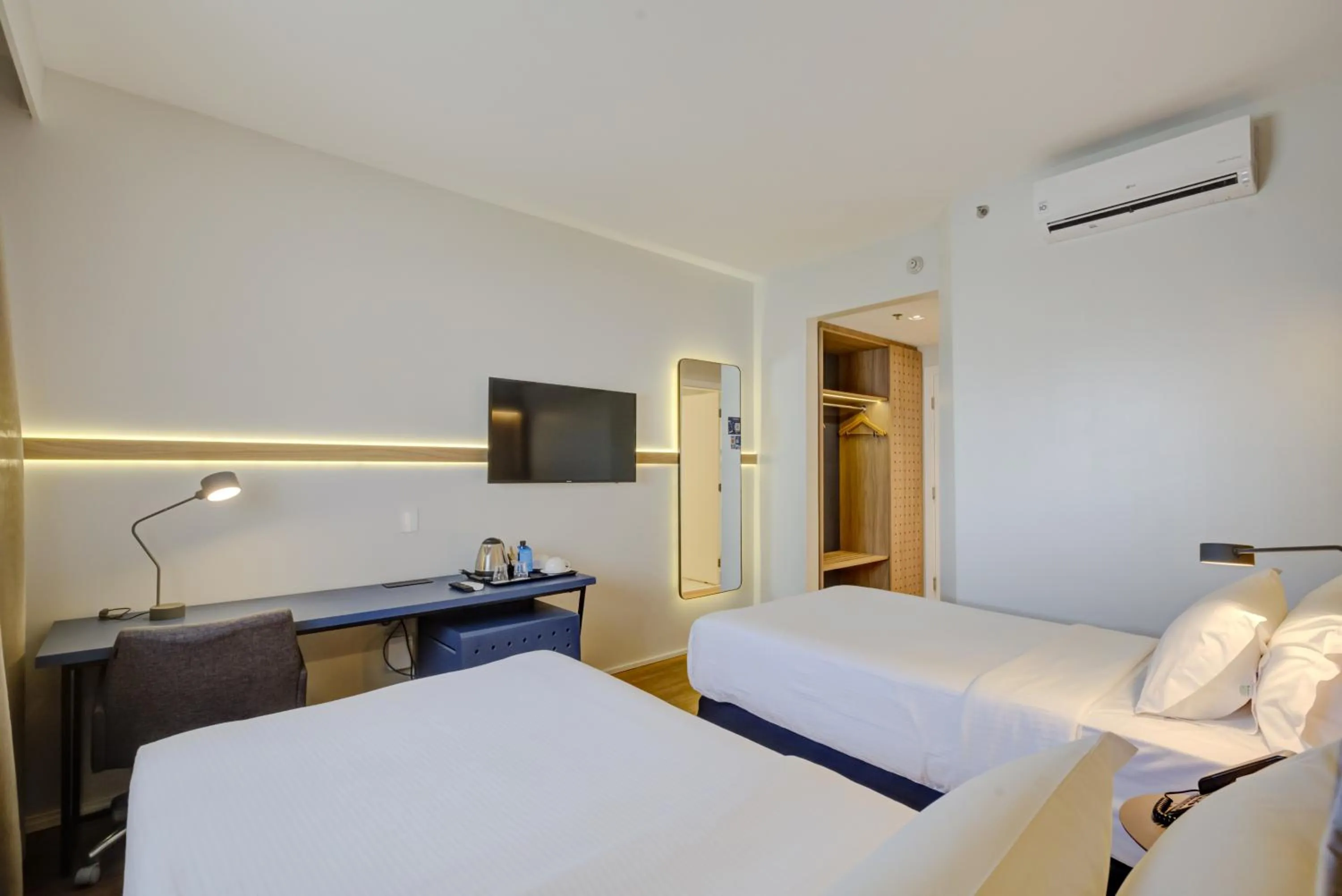 Bed in Hampton by Hilton Guarulhos Airport