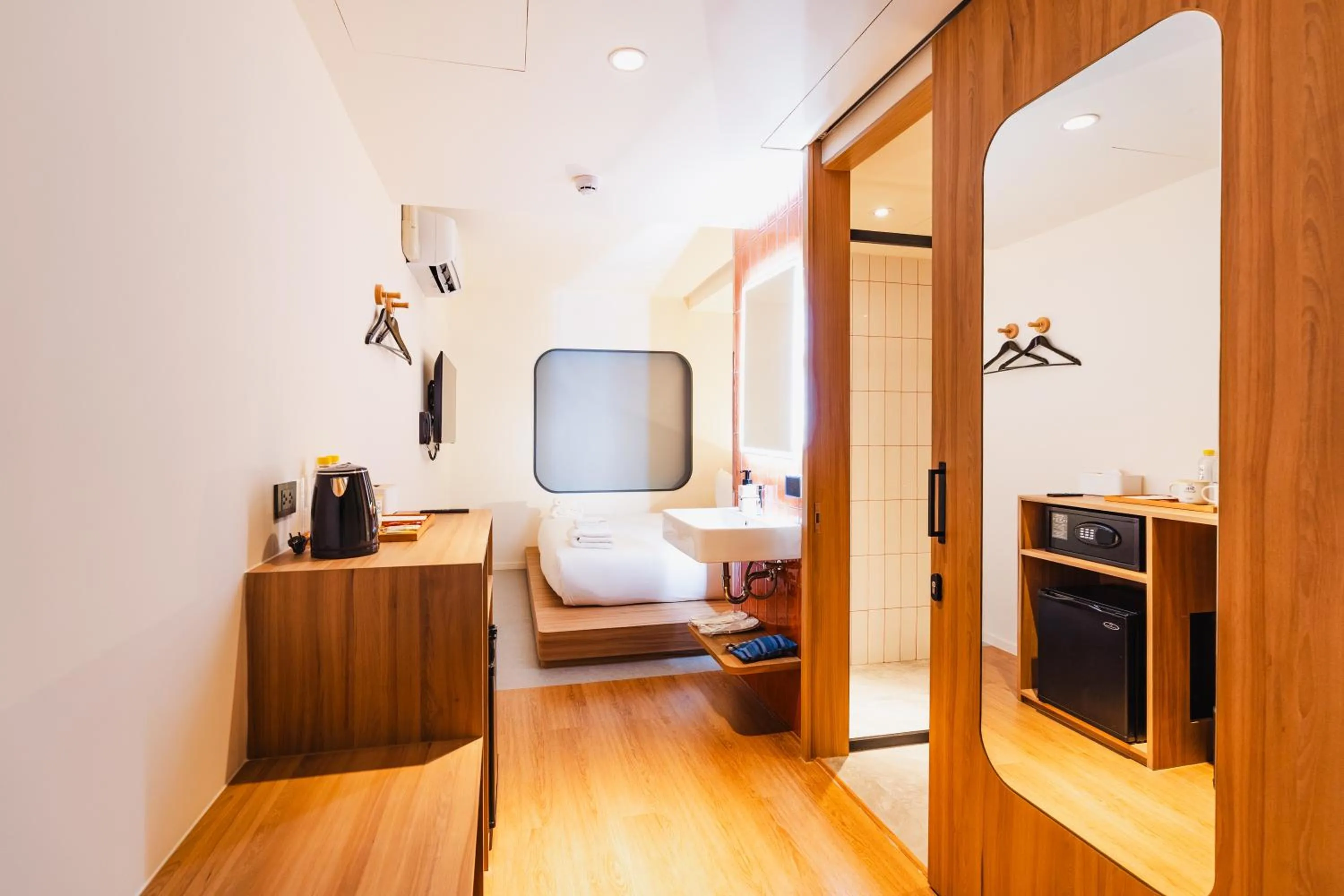 Photo of the whole room, Bed in VELA be Bangkok Siam