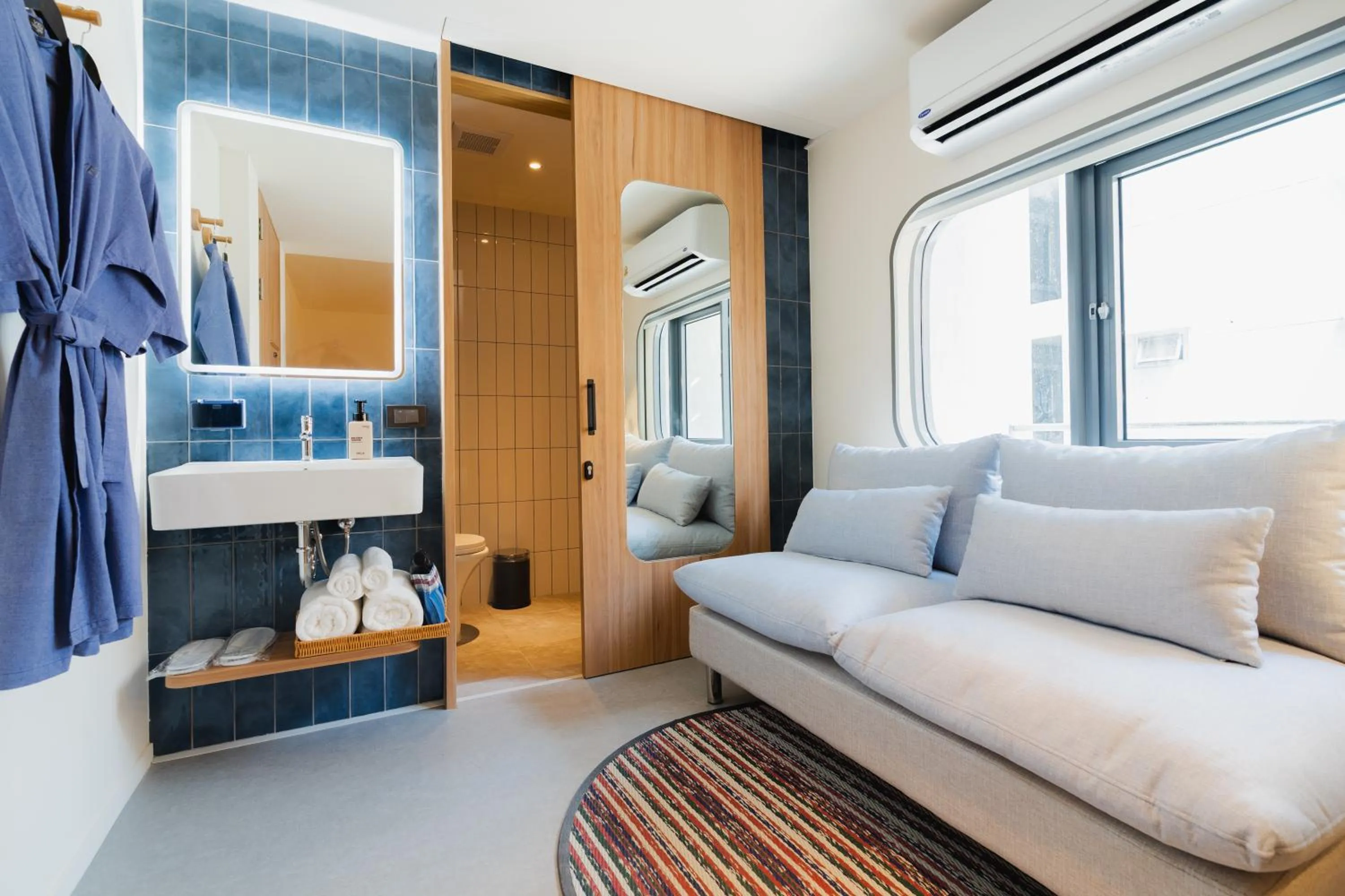 Seating area, Bed in VELA be Bangkok Siam