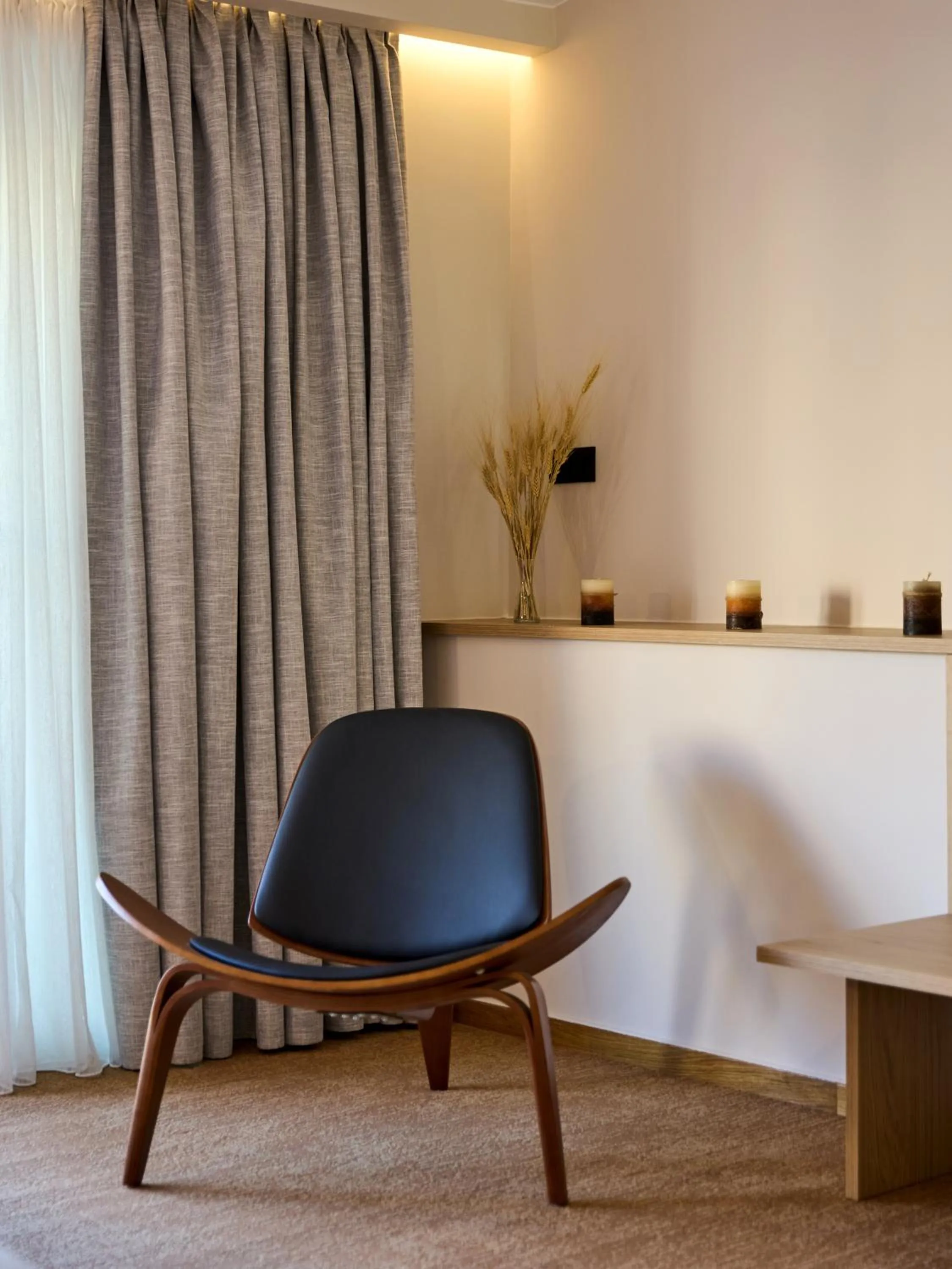 Seating area in Athens City Suites