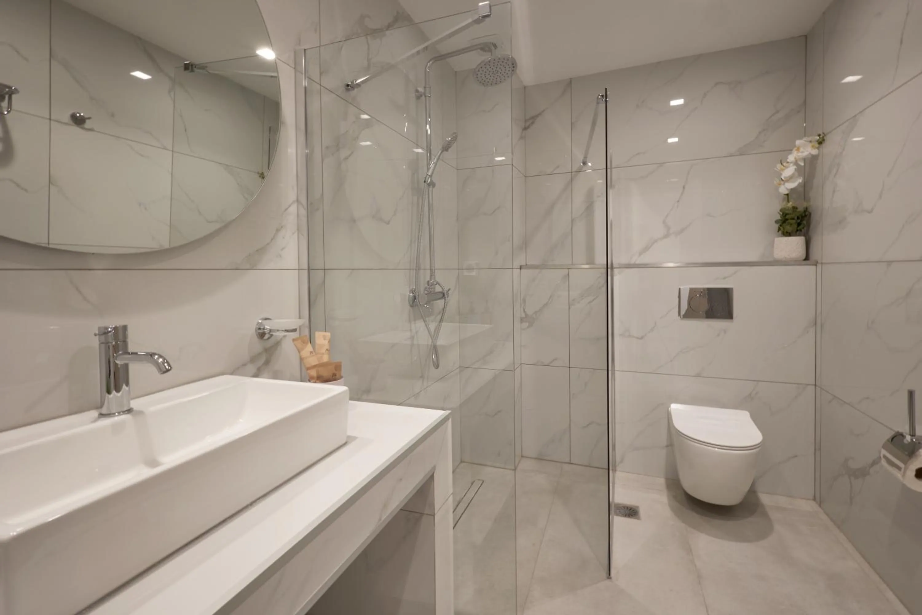 Shower in Athens City Suites