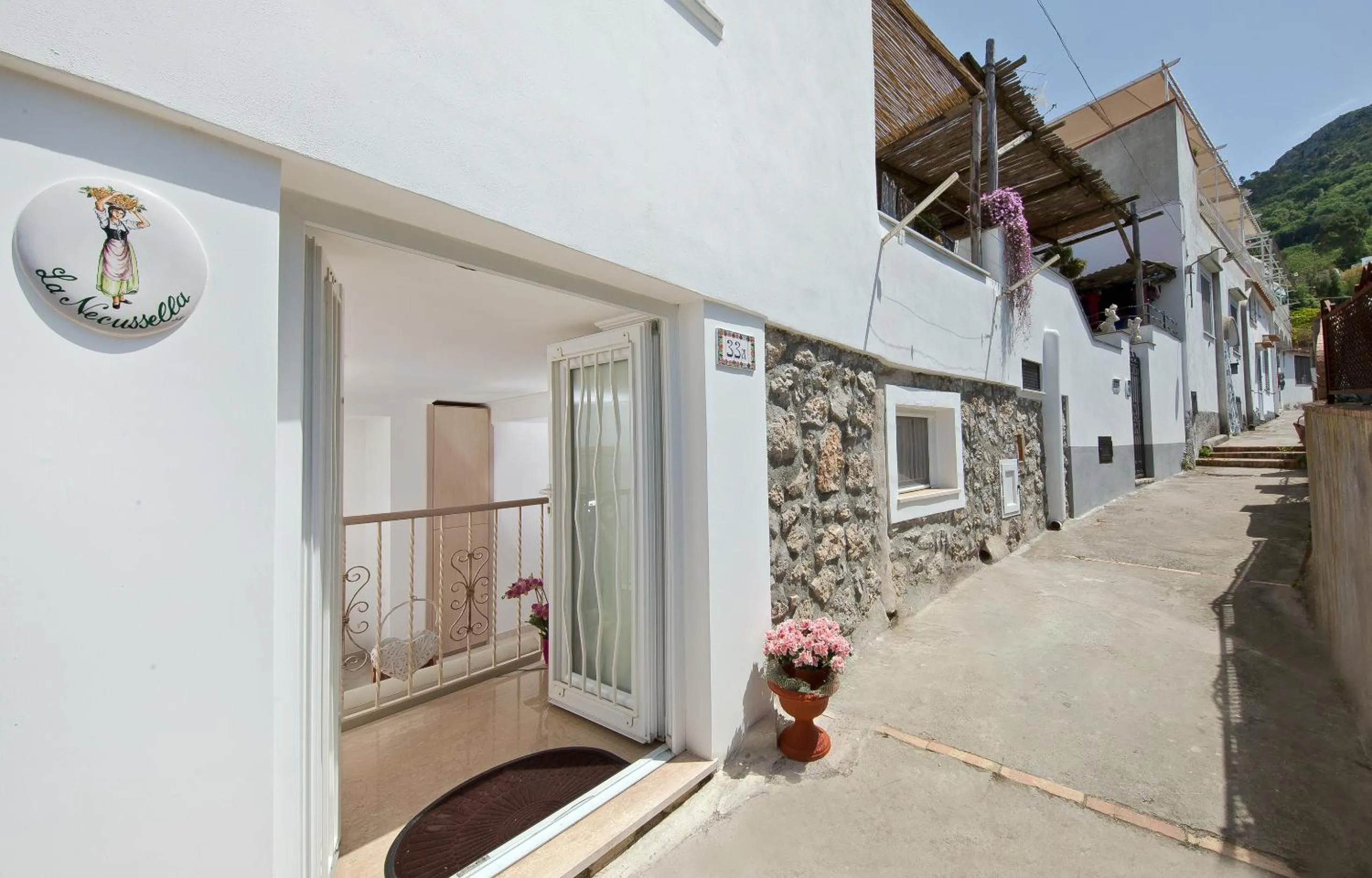 Facade/entrance in La Necussella