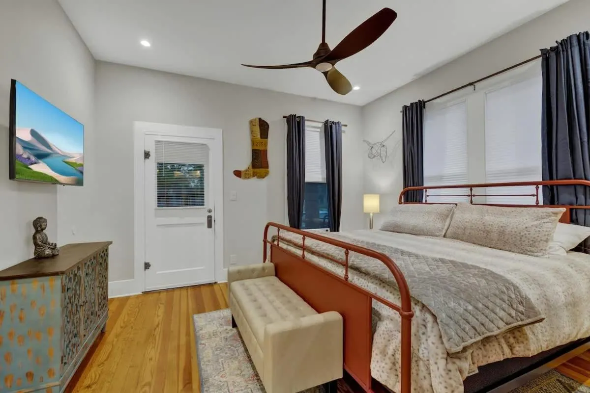 Bed in Tolle Haus: W/Pool & Firepit-Walk to Schlitterbahn, Comal Chutes & Downtown!