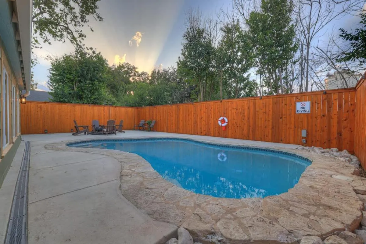 Swimming pool in Tolle Haus: W/Pool & Firepit-Walk to Schlitterbahn, Comal Chutes & Downtown!