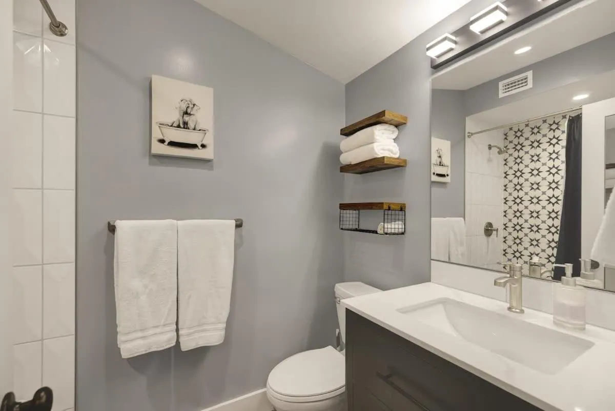 Bathroom in Tolle Haus: W/Pool & Firepit-Walk to Schlitterbahn, Comal Chutes & Downtown!