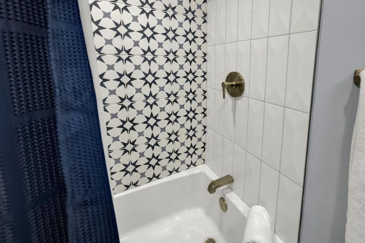 Bathroom in Tolle Haus: W/Pool & Firepit-Walk to Schlitterbahn, Comal Chutes & Downtown!