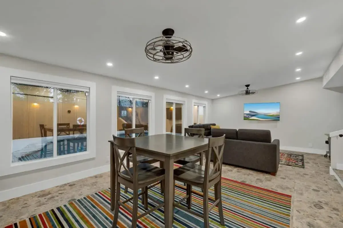 Tolle Haus: W/Pool & Firepit-Walk to Schlitterbahn, Comal Chutes & Downtown! Tolle Haus: W/Pool & Firepit-Walk to Schlitterbahn, Comal Chutes & Downtown!