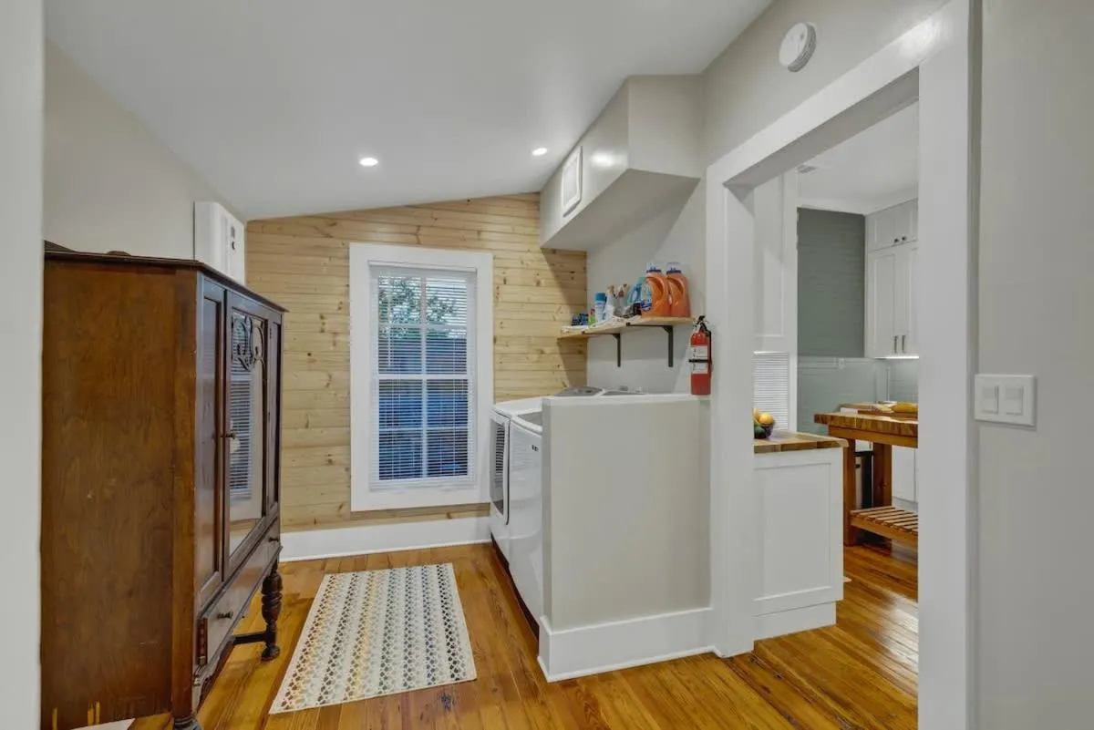 Kitchen or kitchenette in Tolle Haus: W/Pool & Firepit-Walk to Schlitterbahn, Comal Chutes & Downtown!
