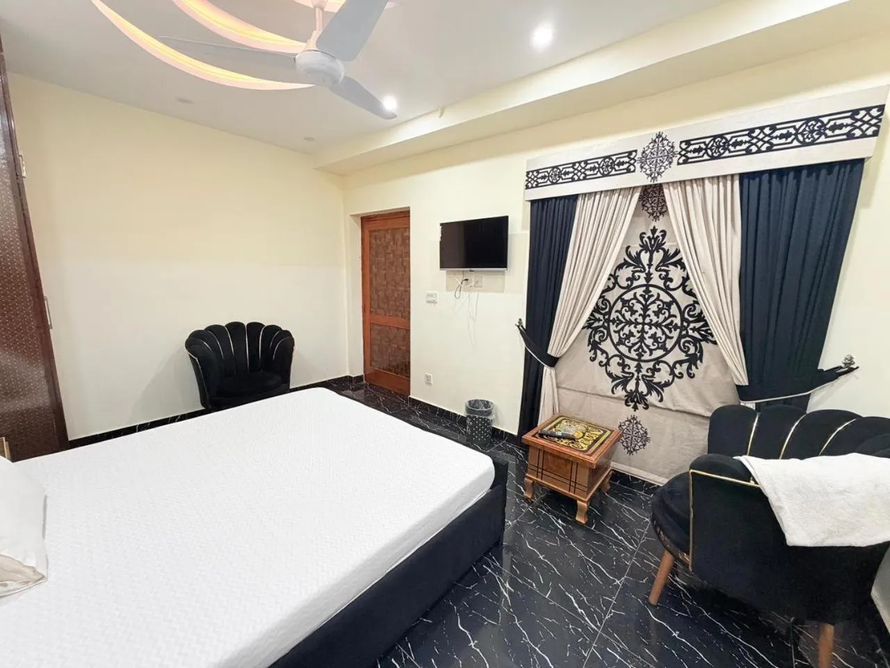 Bedroom, Bed in Serene Elegance Hotel